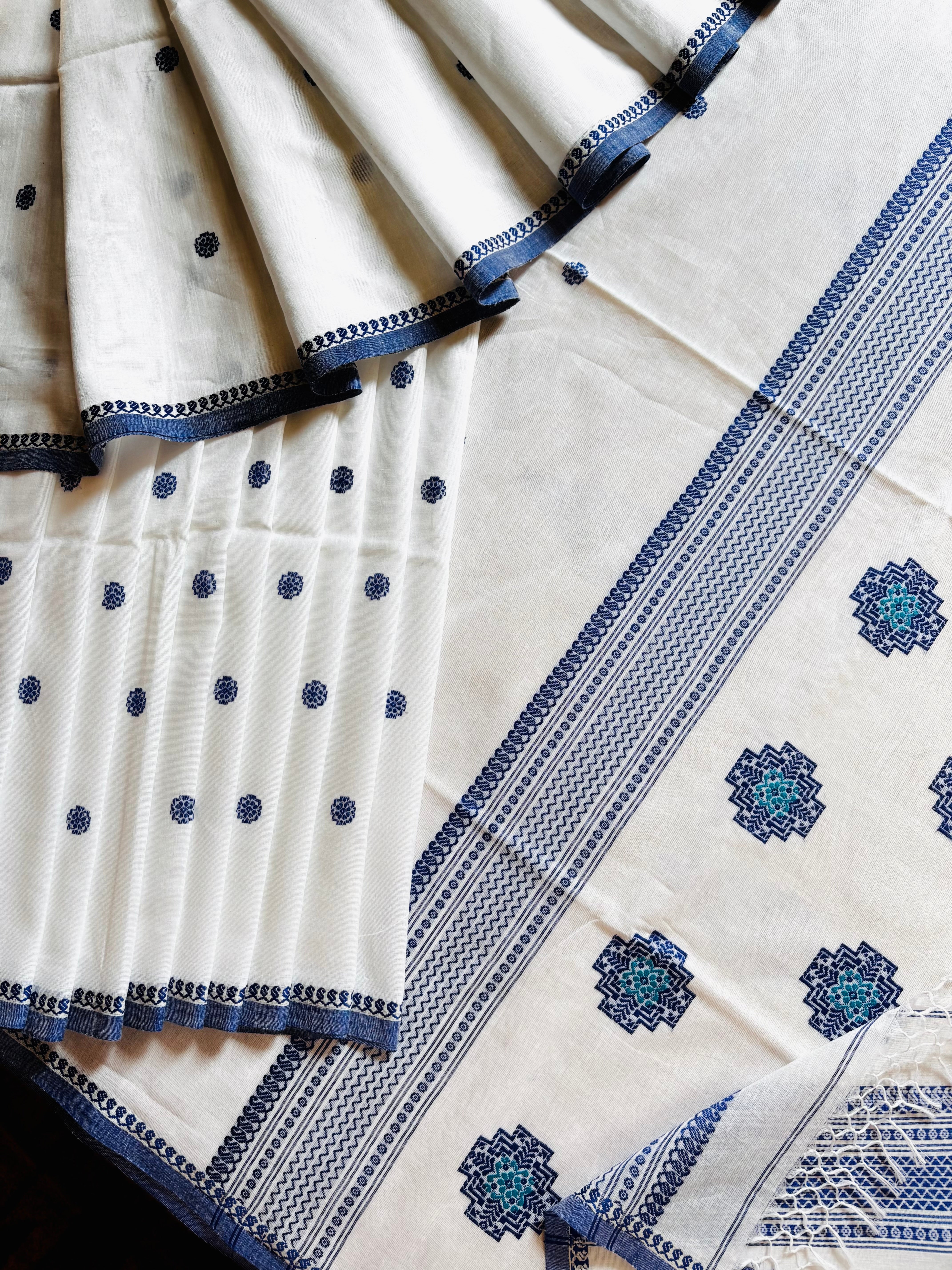 Handwoven White Blue Phulia Cotton Saree