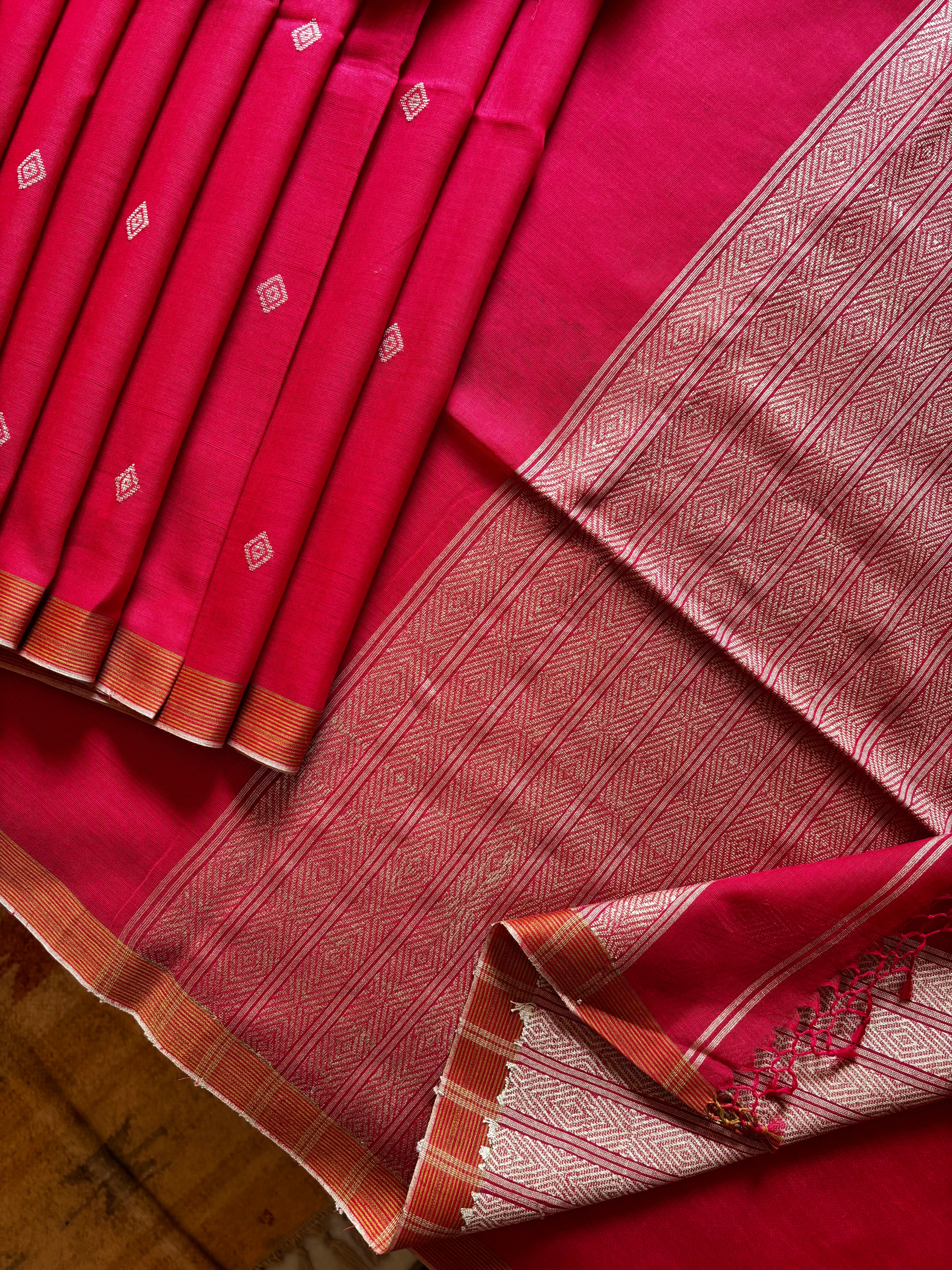 Handwoven Red Colour Phulia Cotton Saree