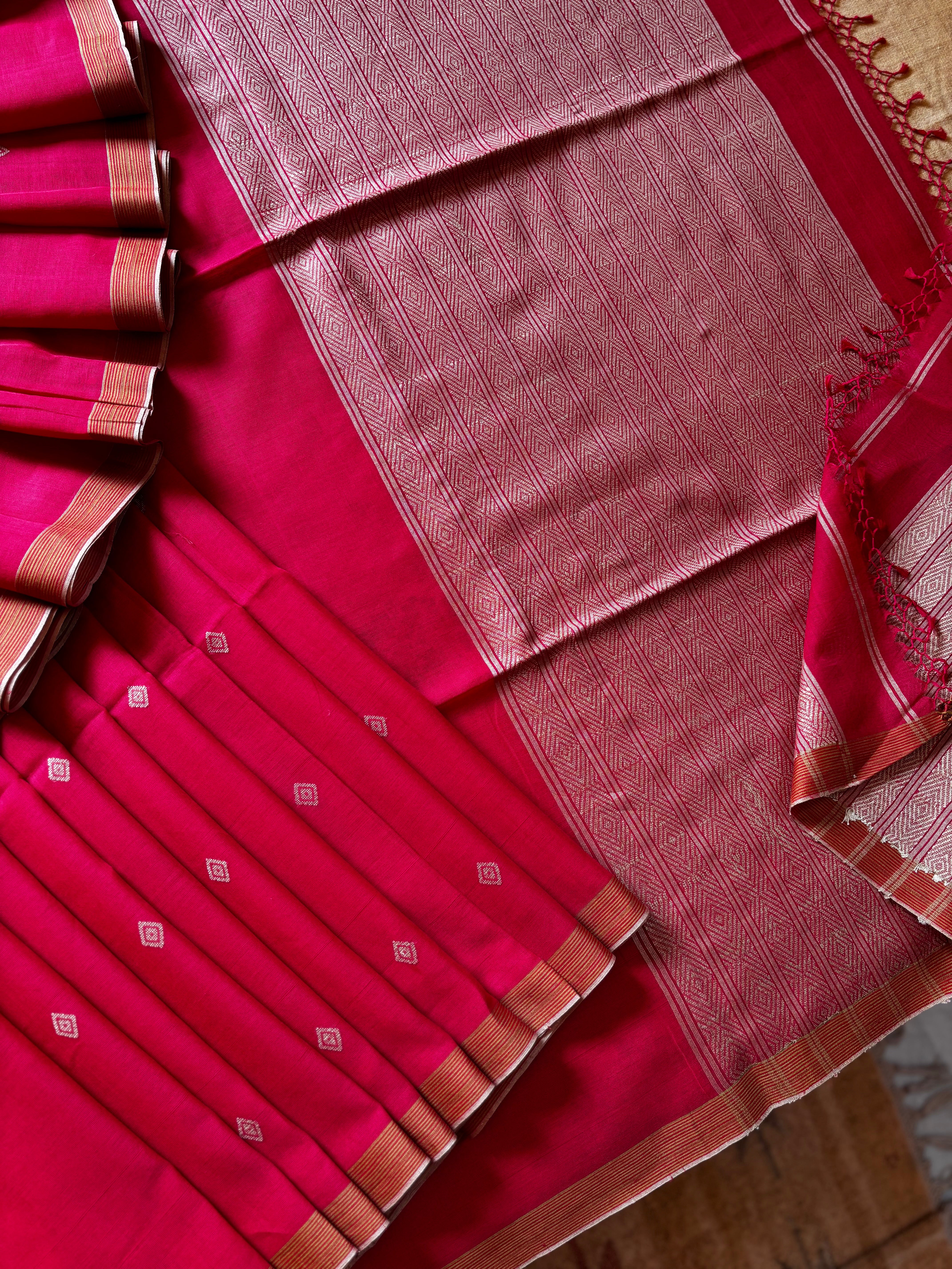 Handwoven Red Colour Phulia Cotton Saree