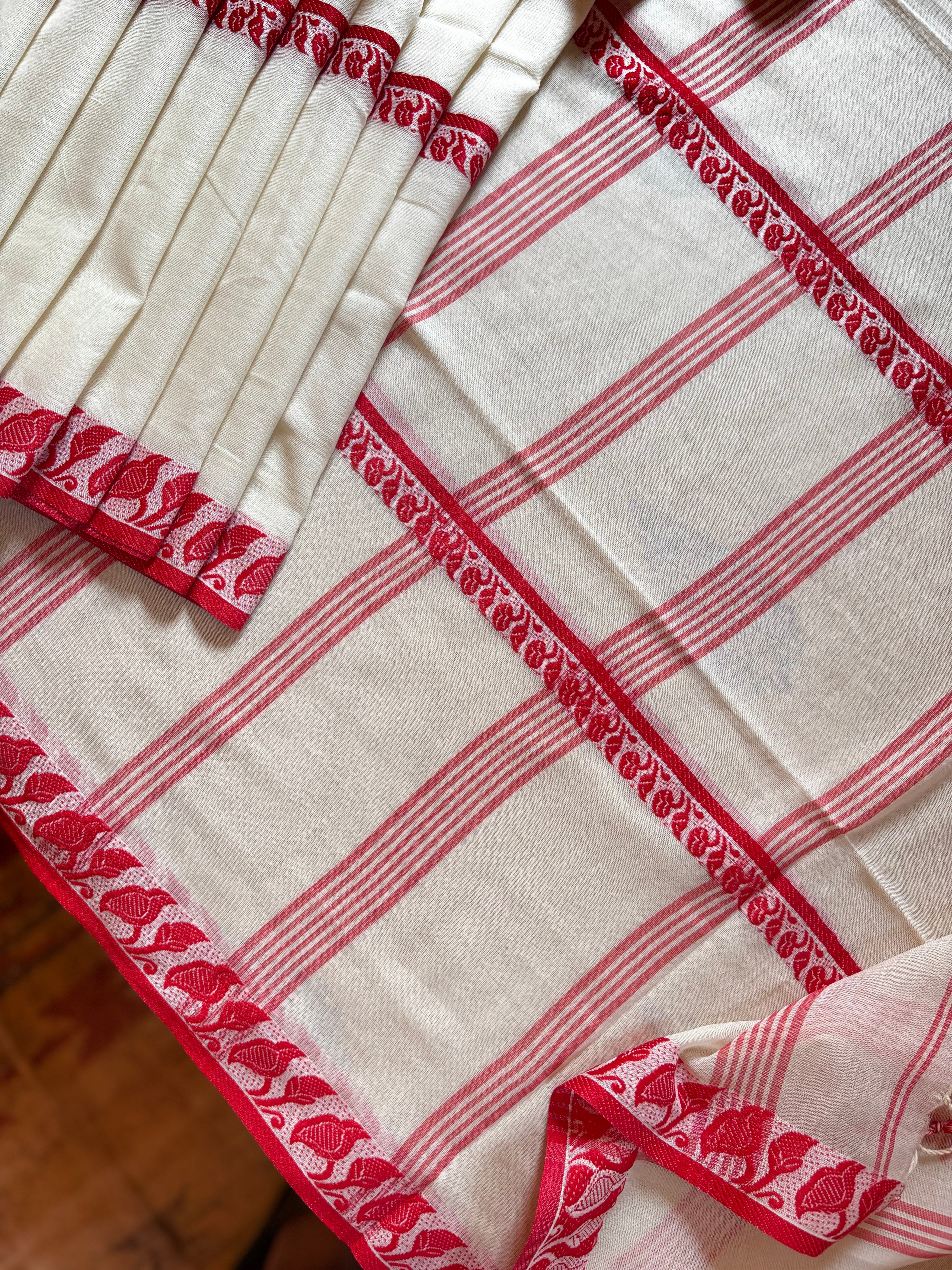 Handwoven Offwhite Red Phulia Cotton Saree