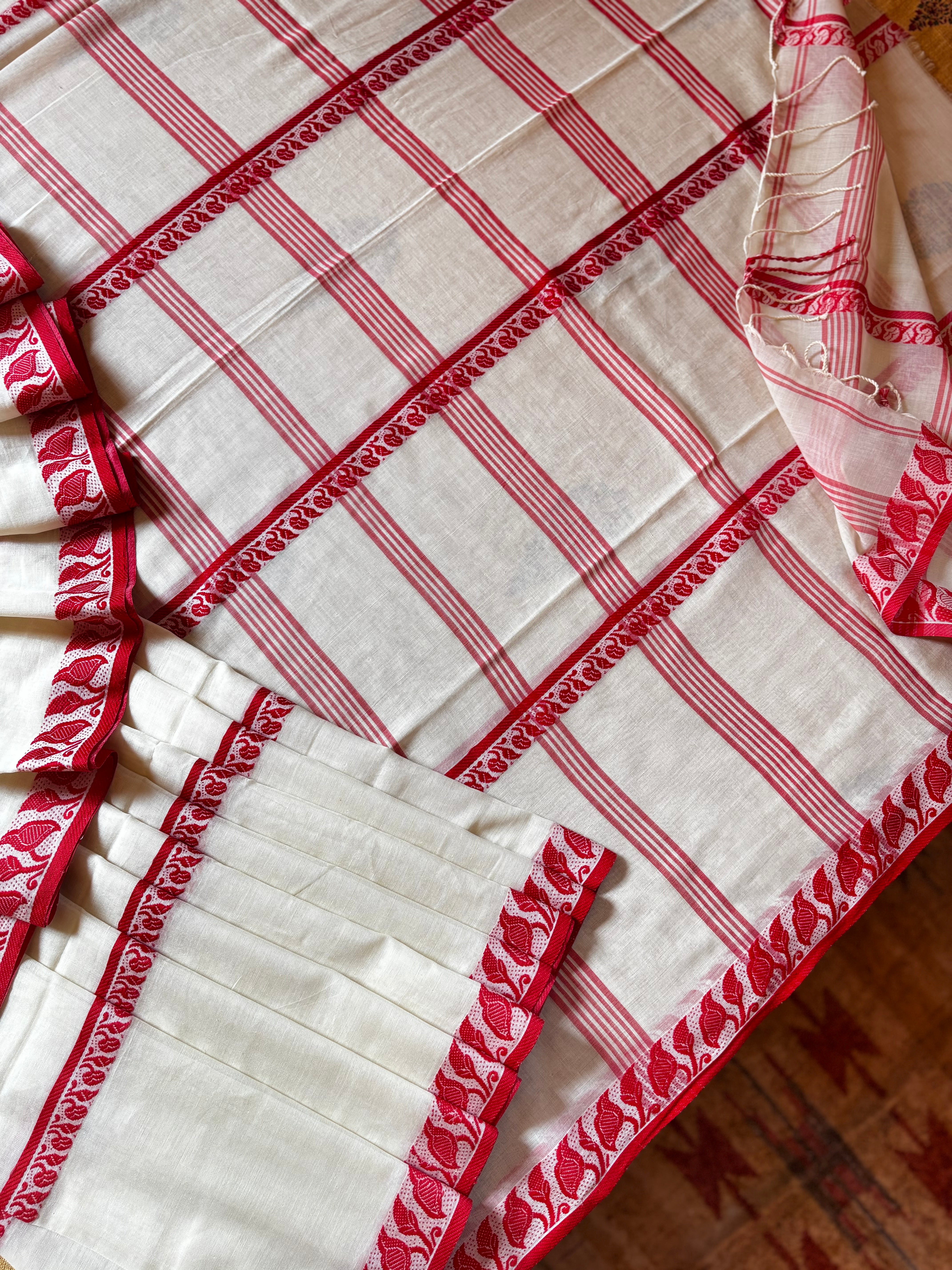 Handwoven Offwhite Red Phulia Cotton Saree