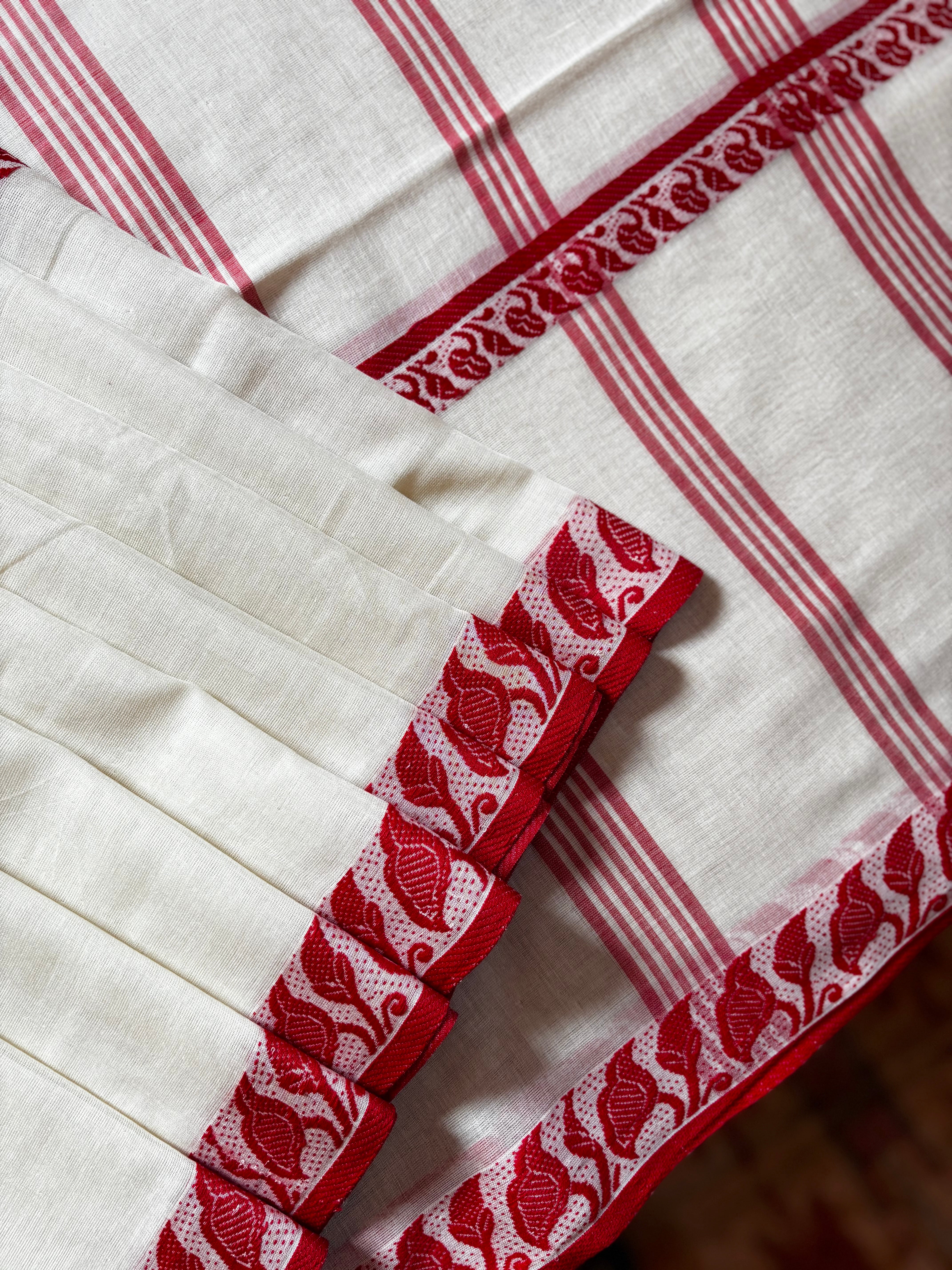 Handwoven Offwhite Red Phulia Cotton Saree