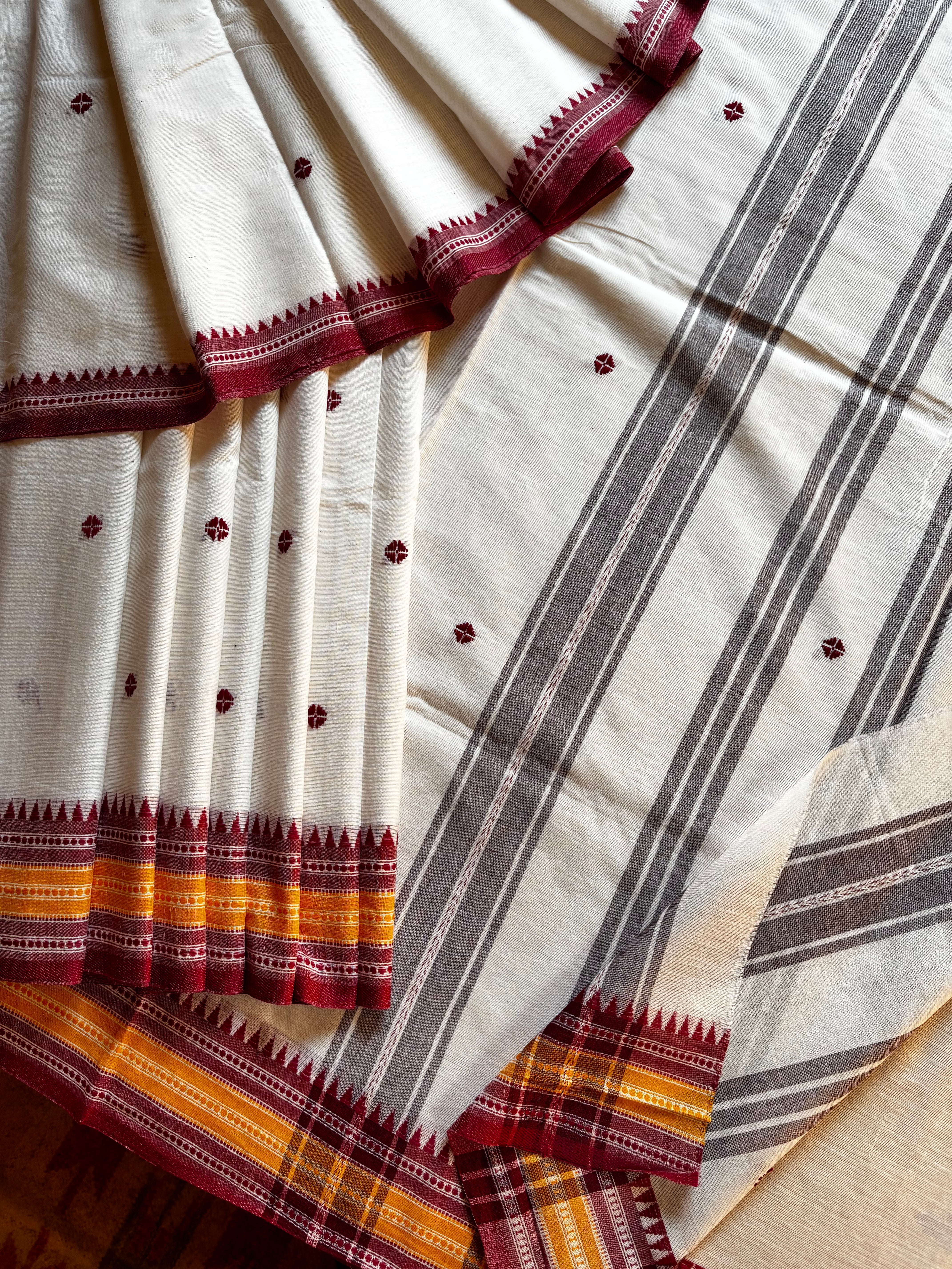 Handwoven White Red Dhonekhali Saree