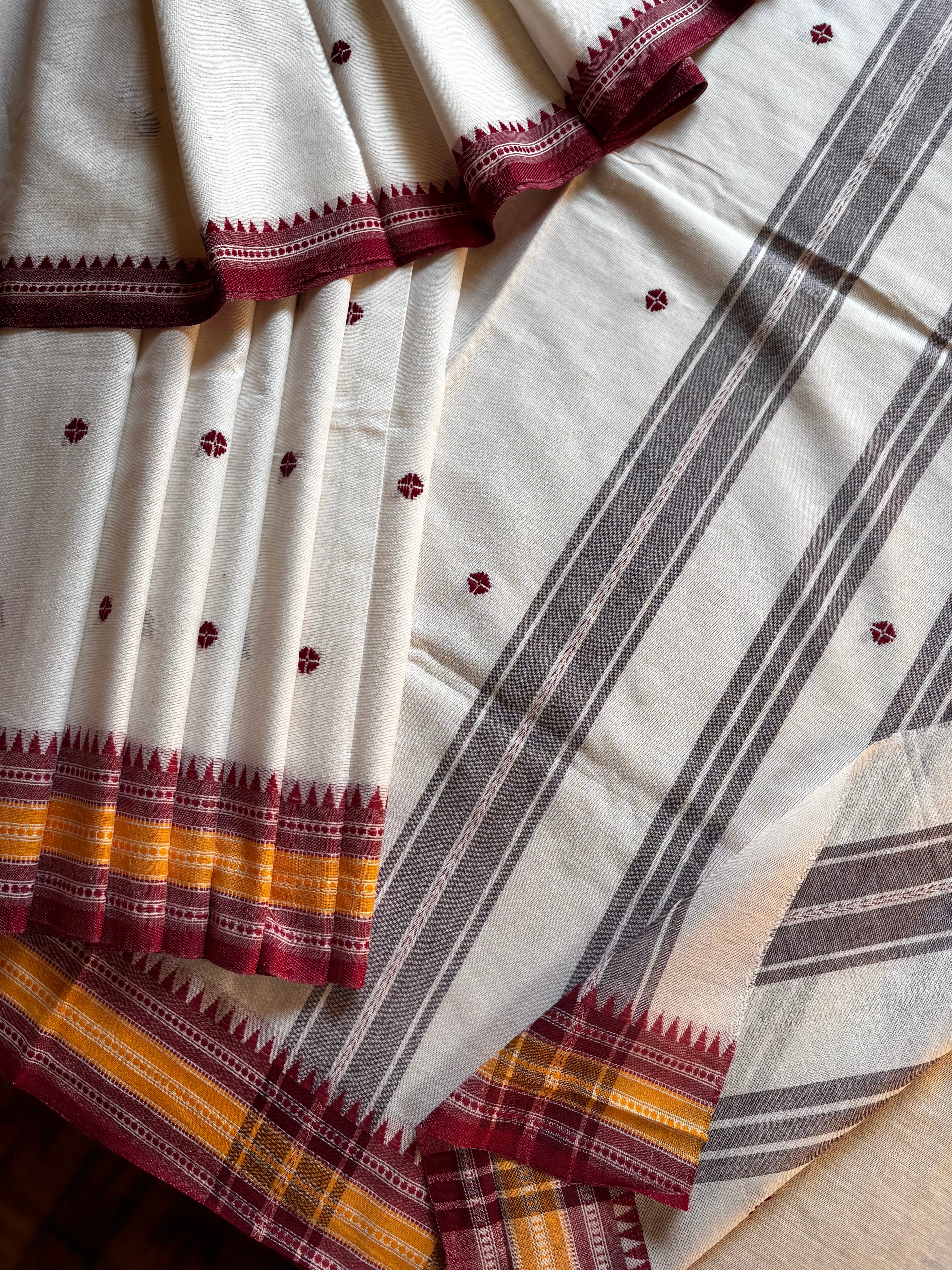 Handwoven White Red Dhonekhali Saree