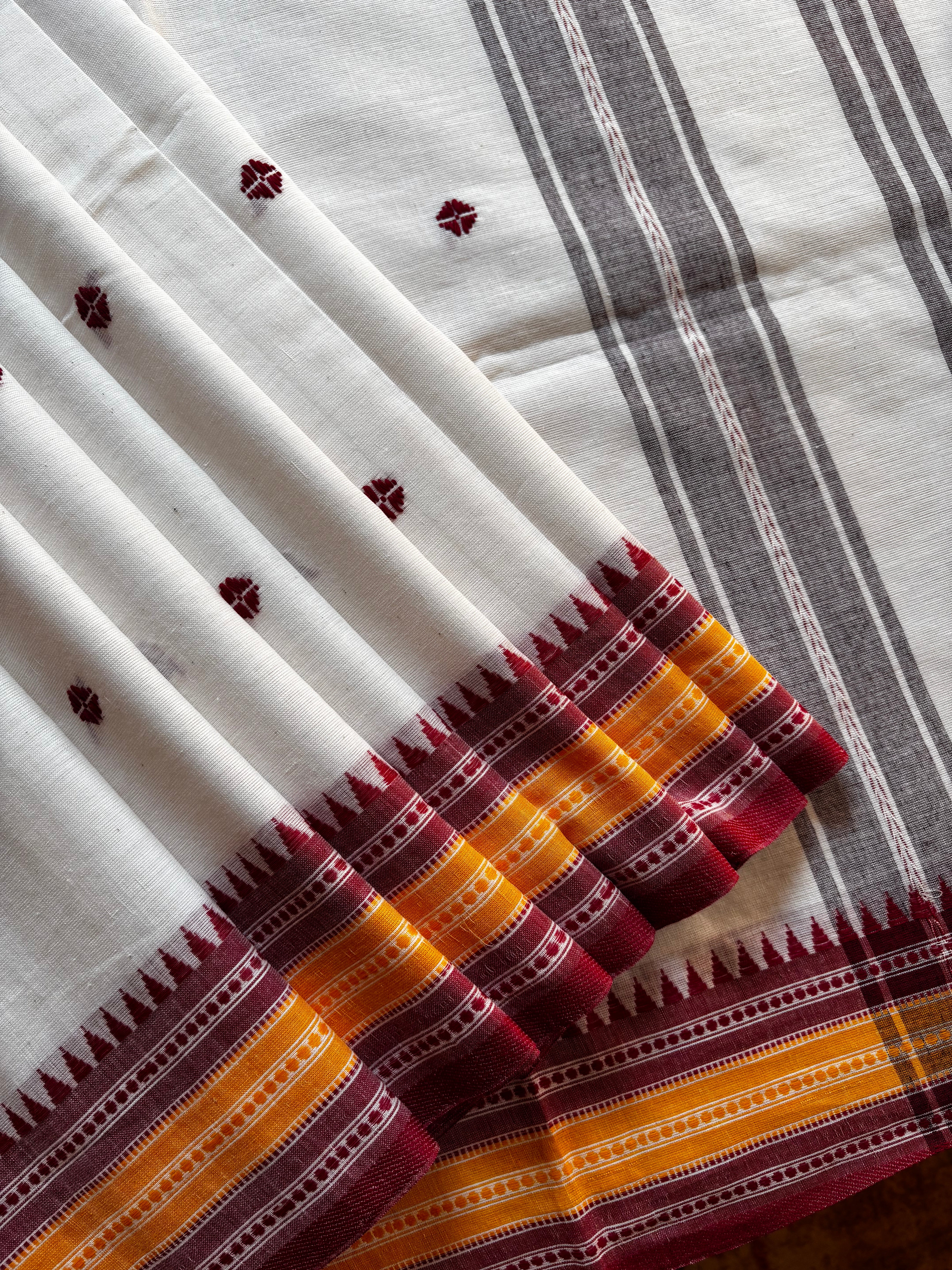 Handwoven White Red Dhonekhali Saree