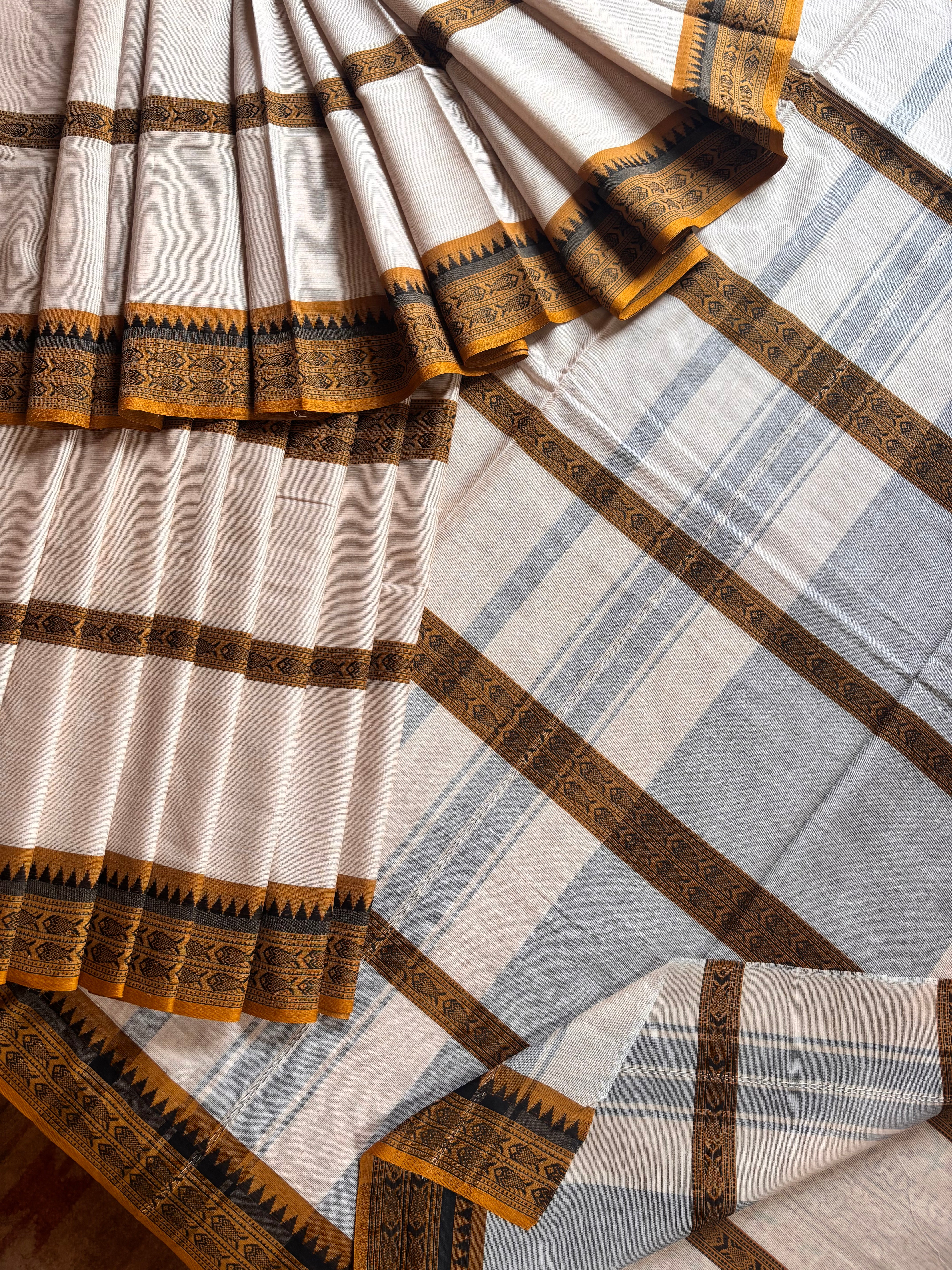 Handwoven Light Beige Colour Cotton Dhonekhali Saree