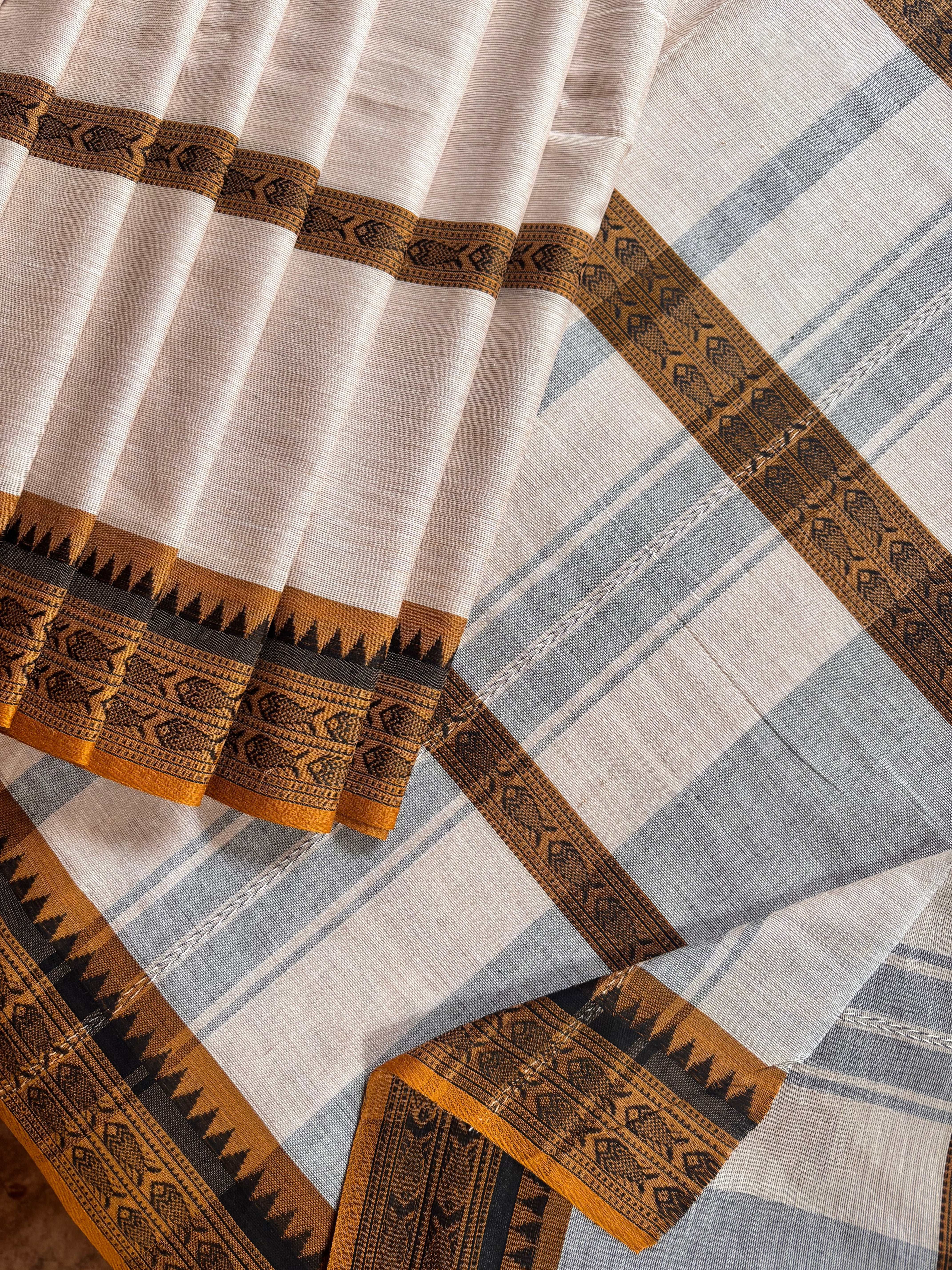 Handwoven Light Beige Colour Cotton Dhonekhali Saree