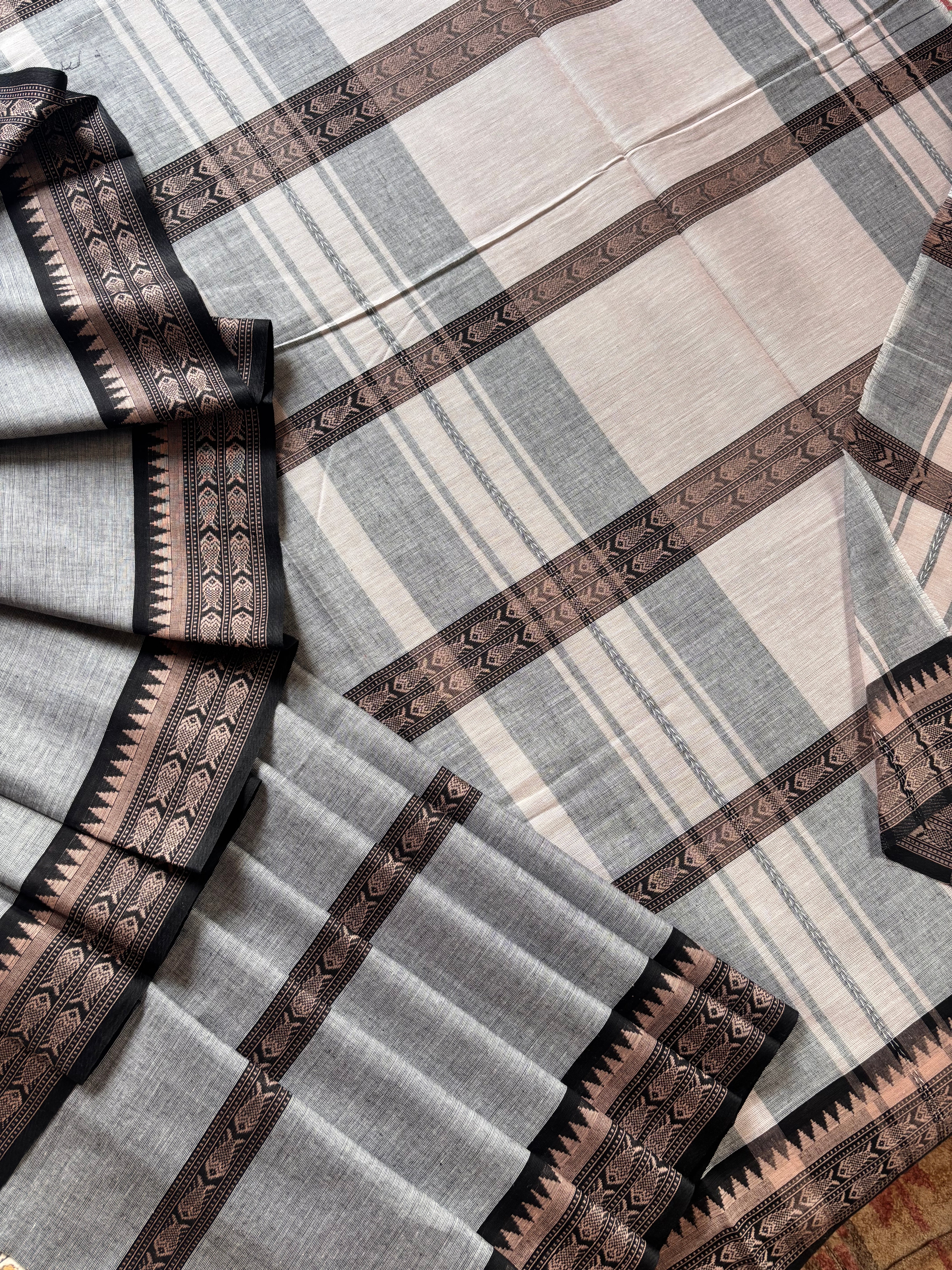 Handwoven Grey Colour Cotton Dhonekhali Saree