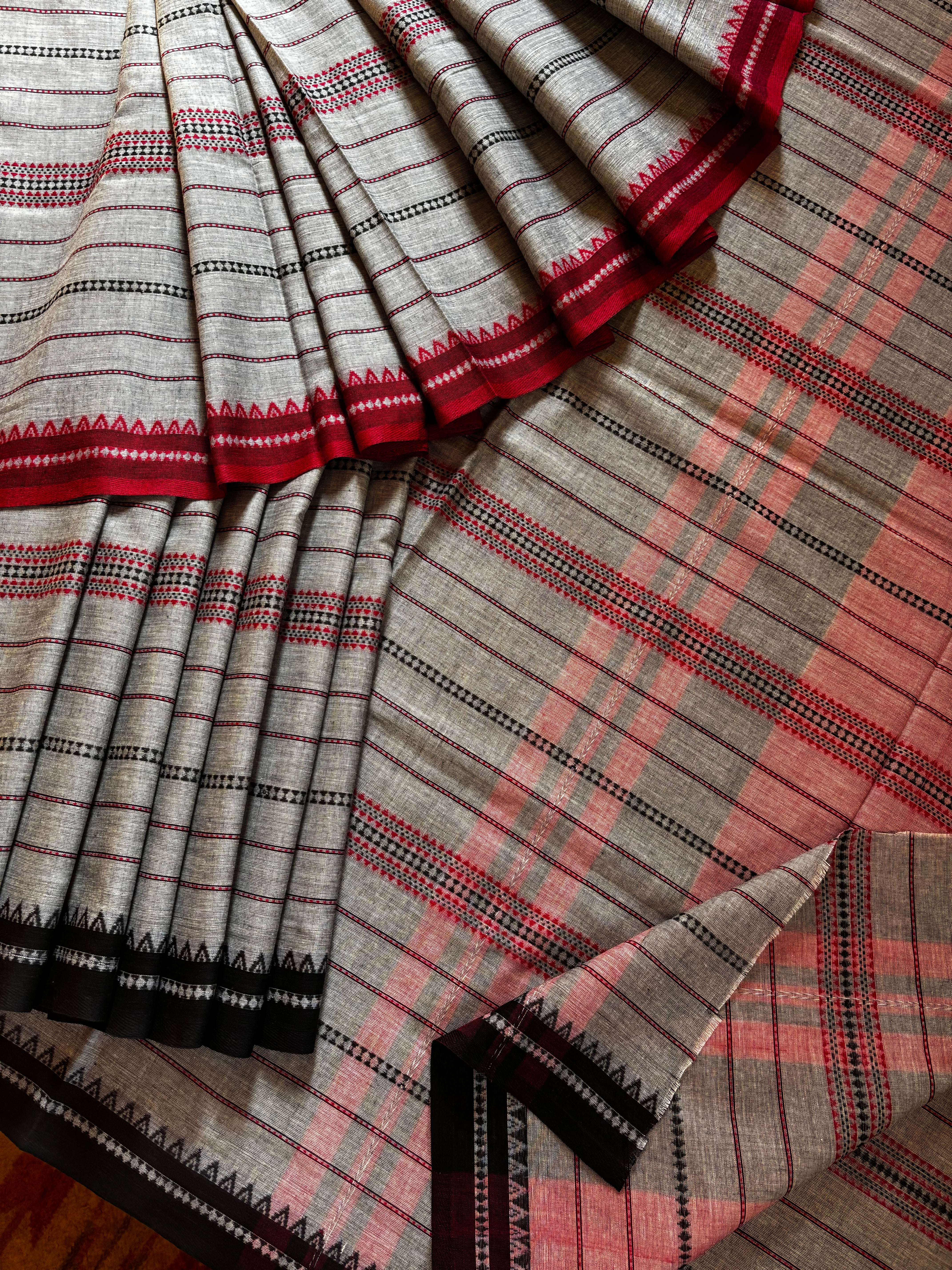 Handwoven Grey Colour Dhonekhali Cotton Saree