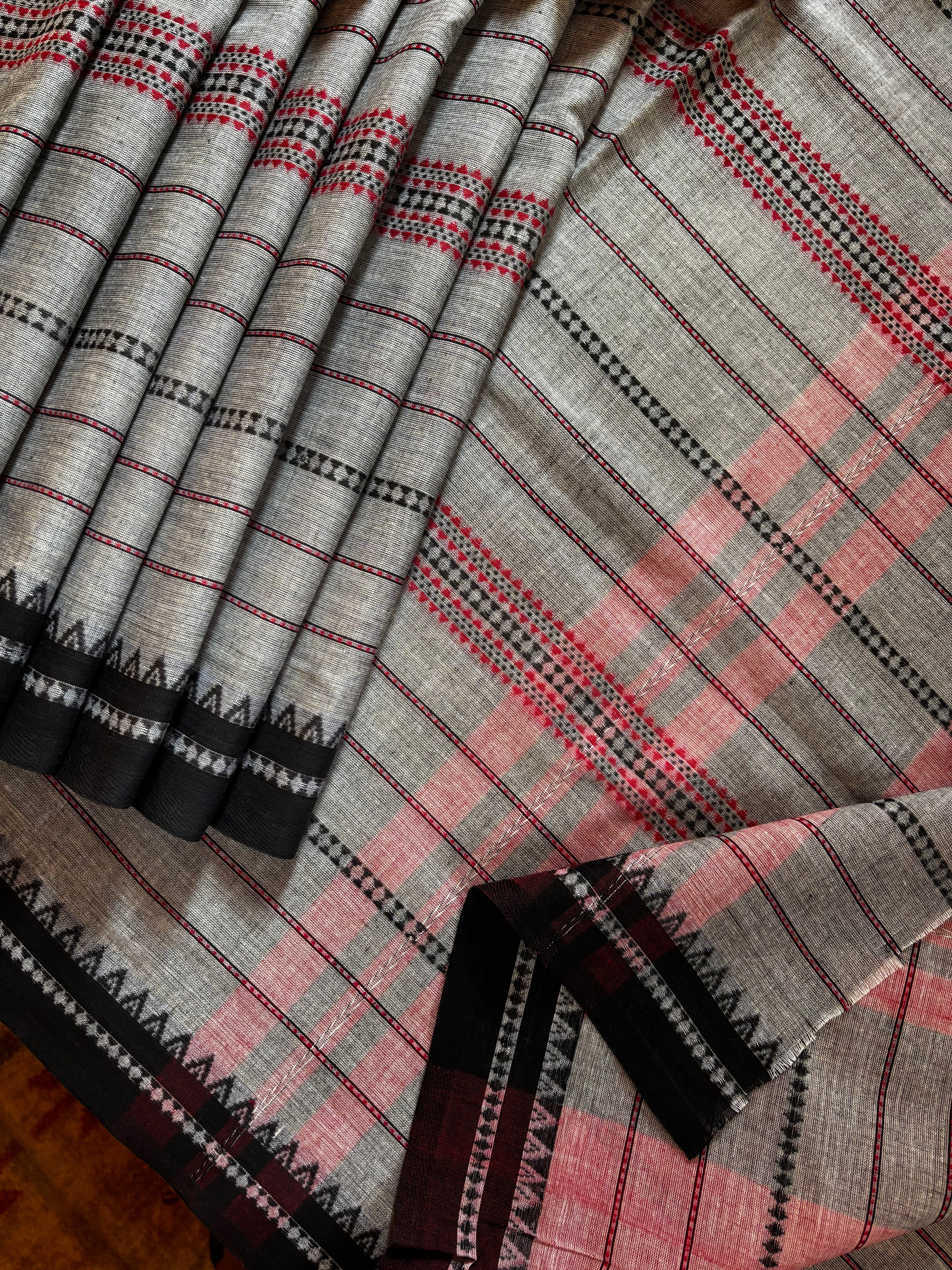 Handwoven Grey Colour Dhonekhali Cotton Saree
