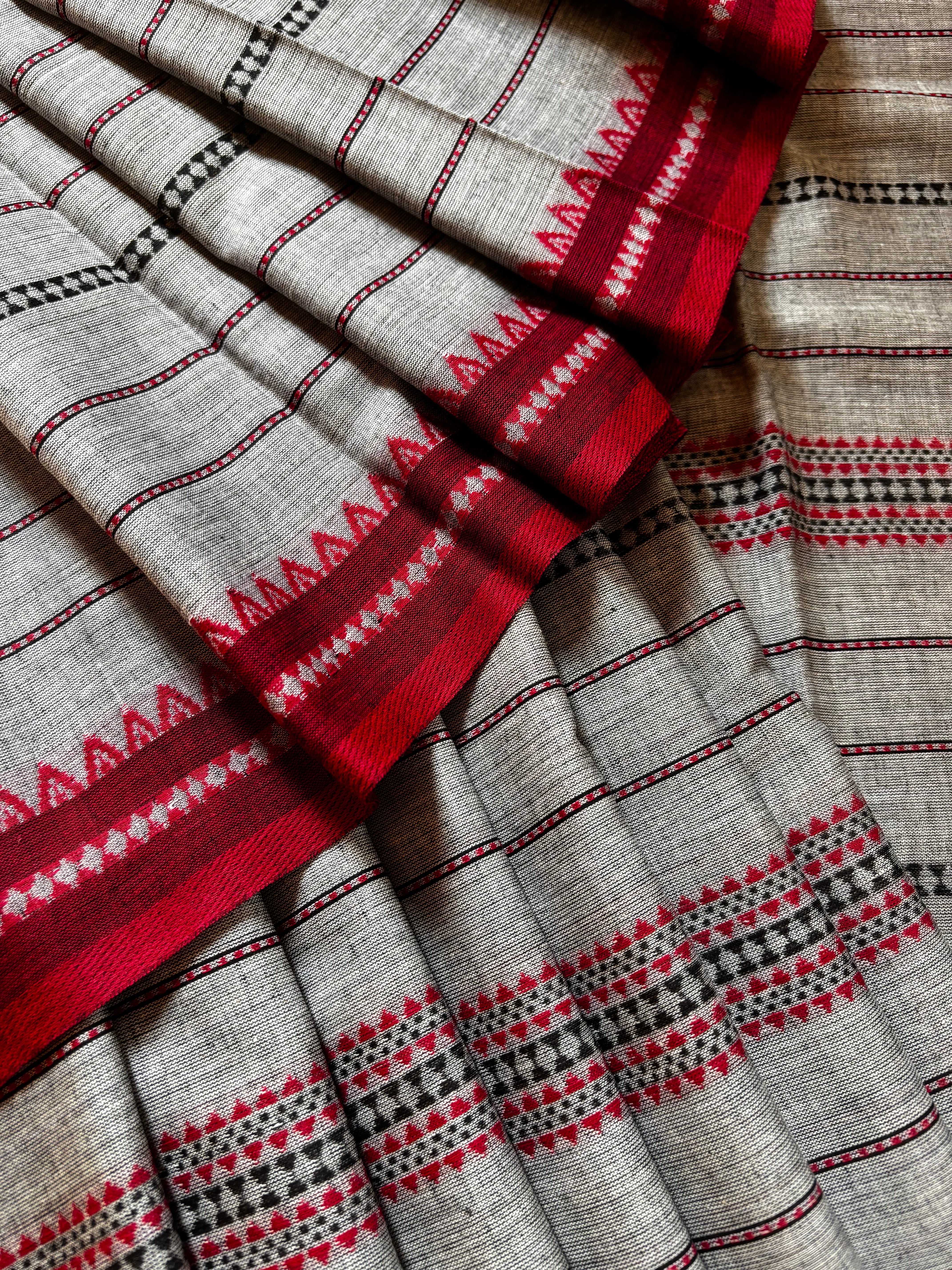 Handwoven Grey Colour Dhonekhali Cotton Saree