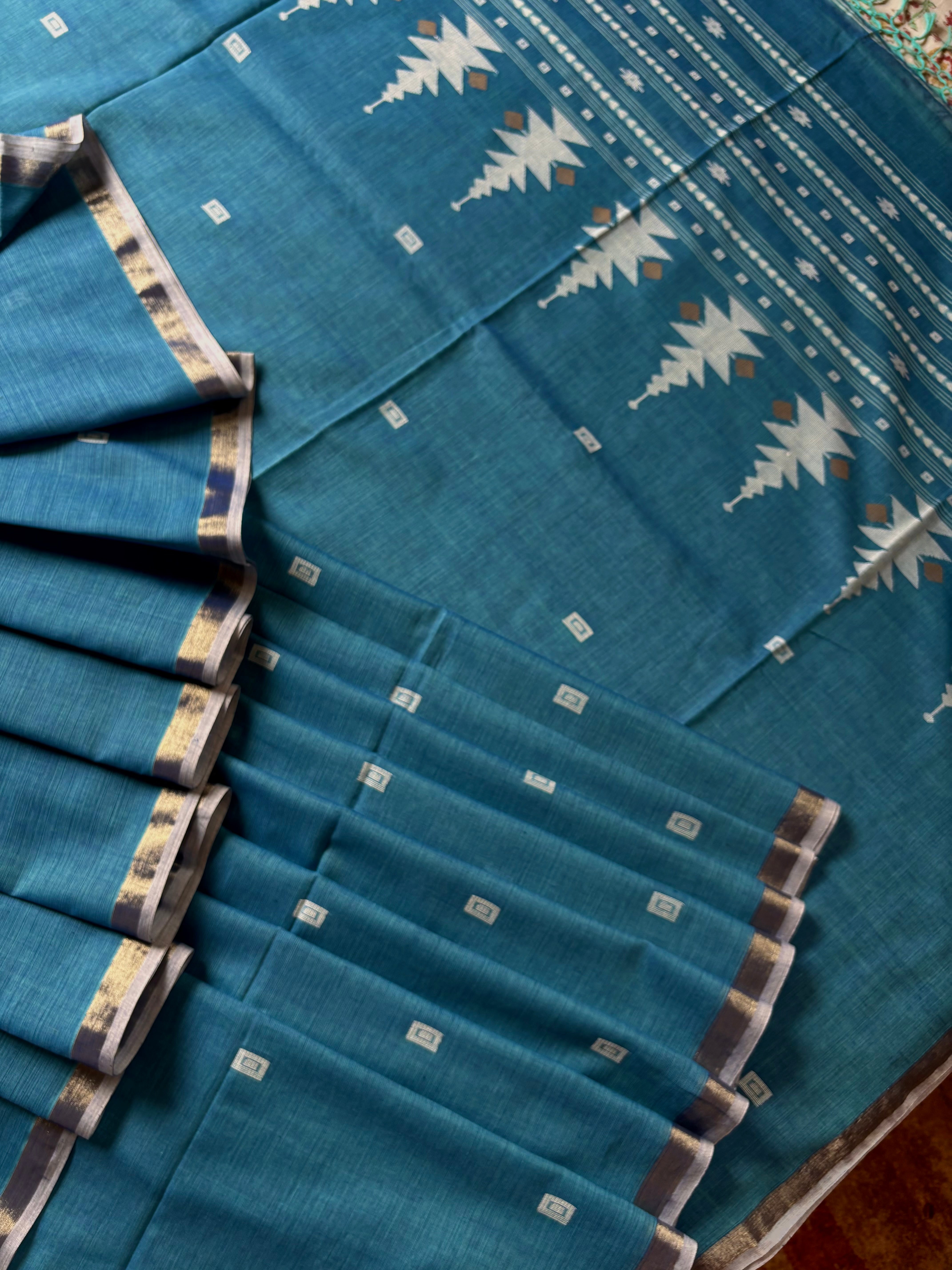 Handwoven Light Blue Colour Cotton Jamdani Saree