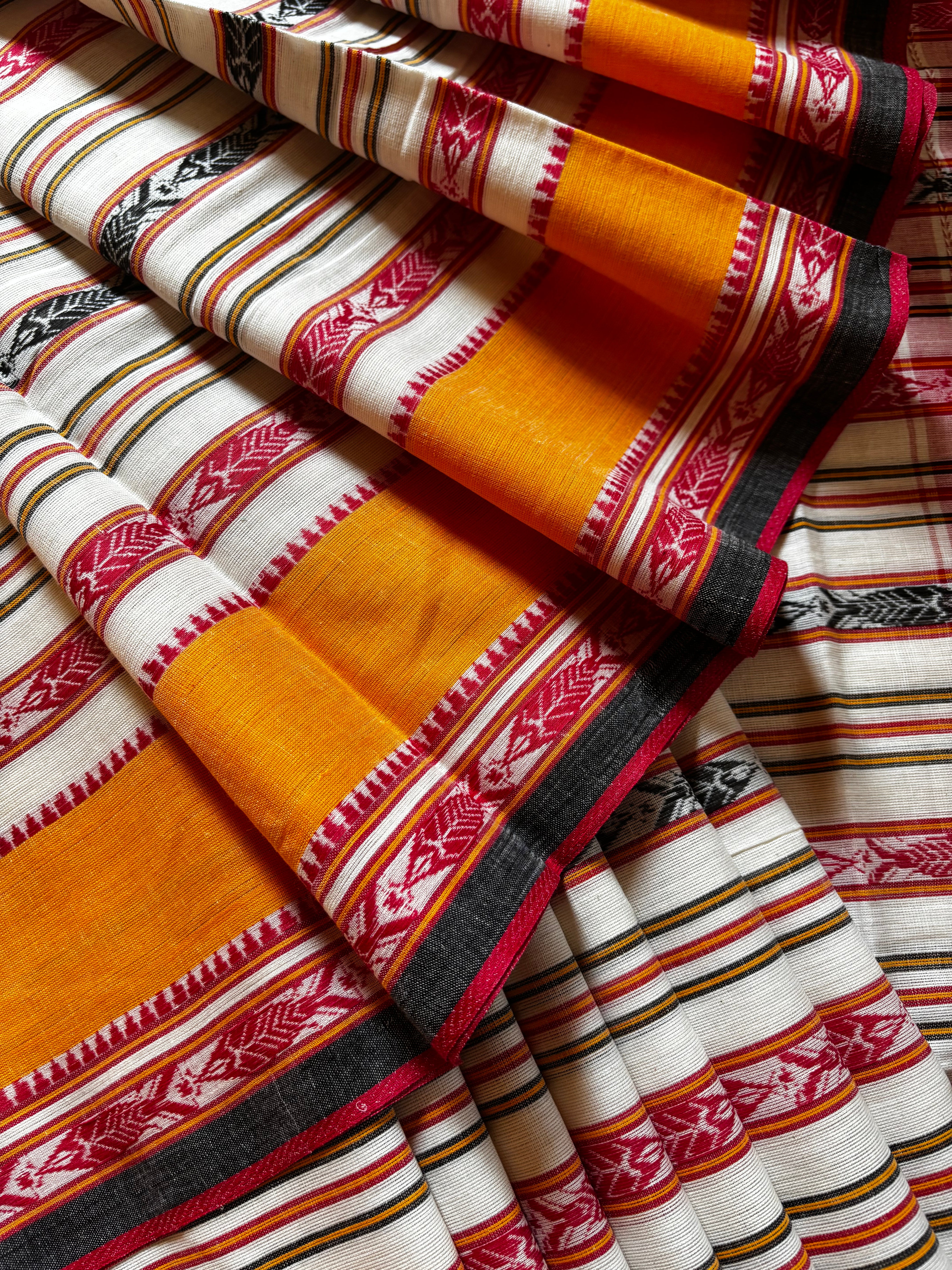 Handwoven Offwhite Dhonekhali Cotton Saree