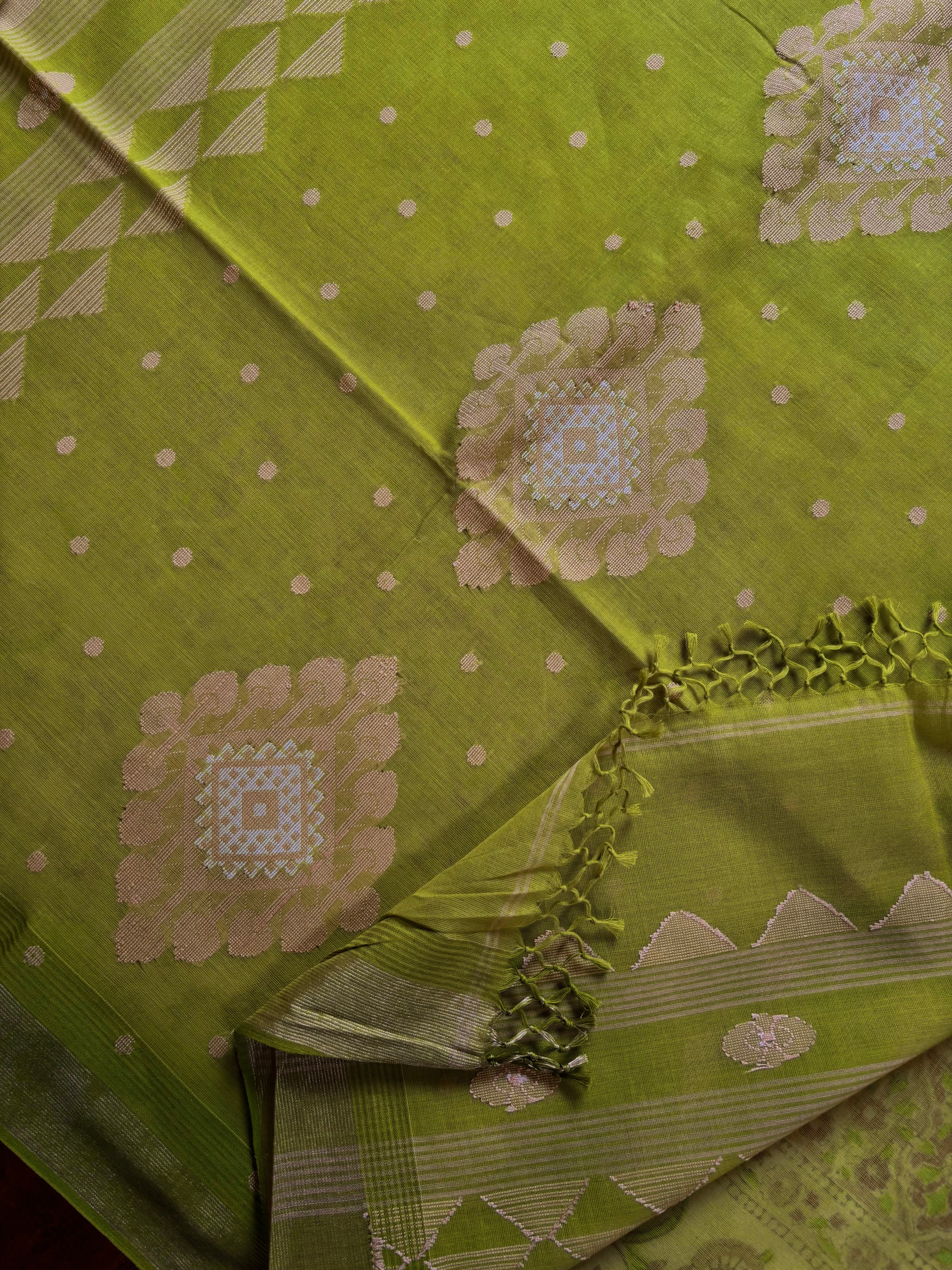 Handwoven Light Green Cotton Jamdani Saree