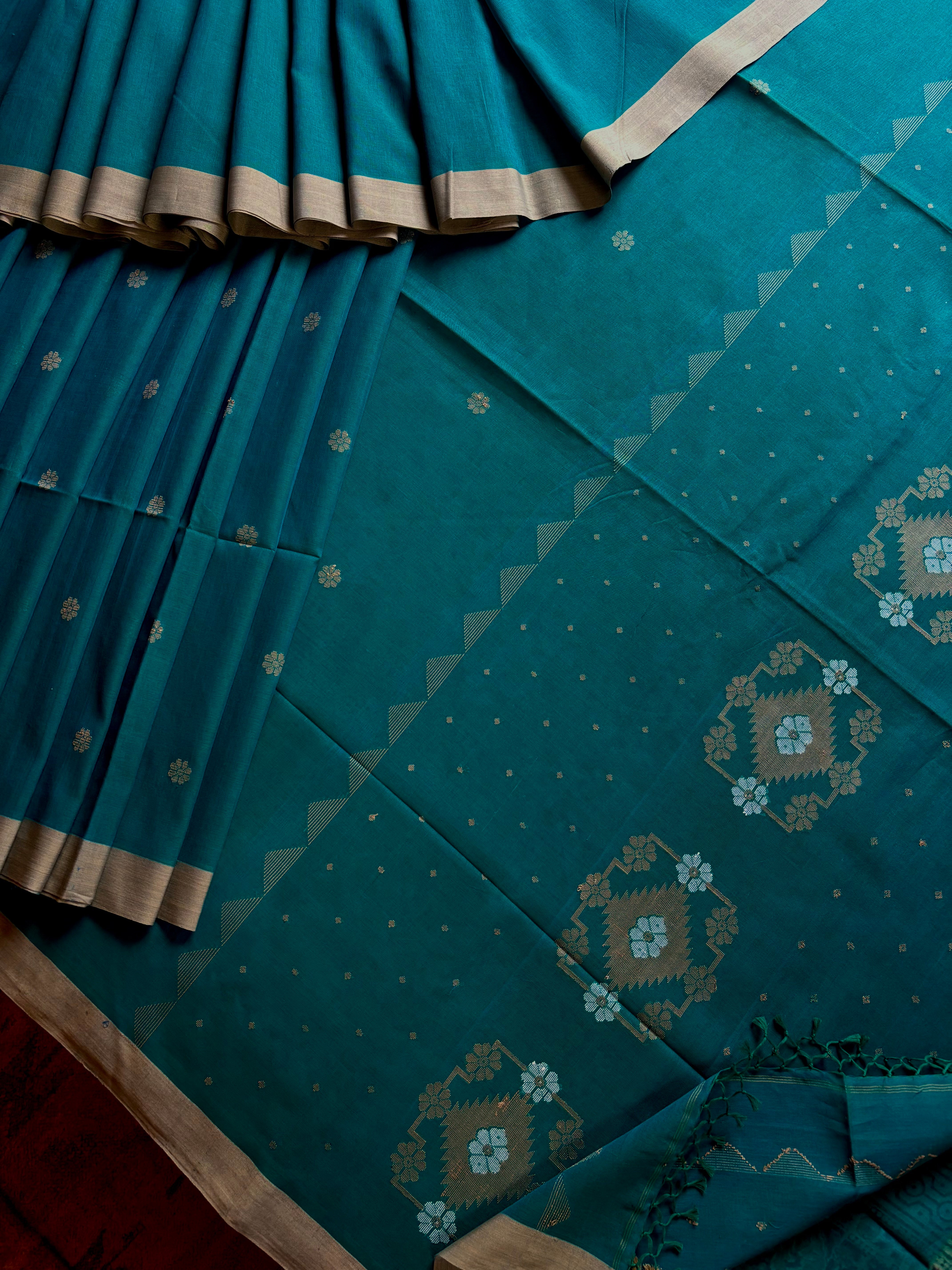 Handwoven Blue Green Dual Toned Cotton Jamdani Saree