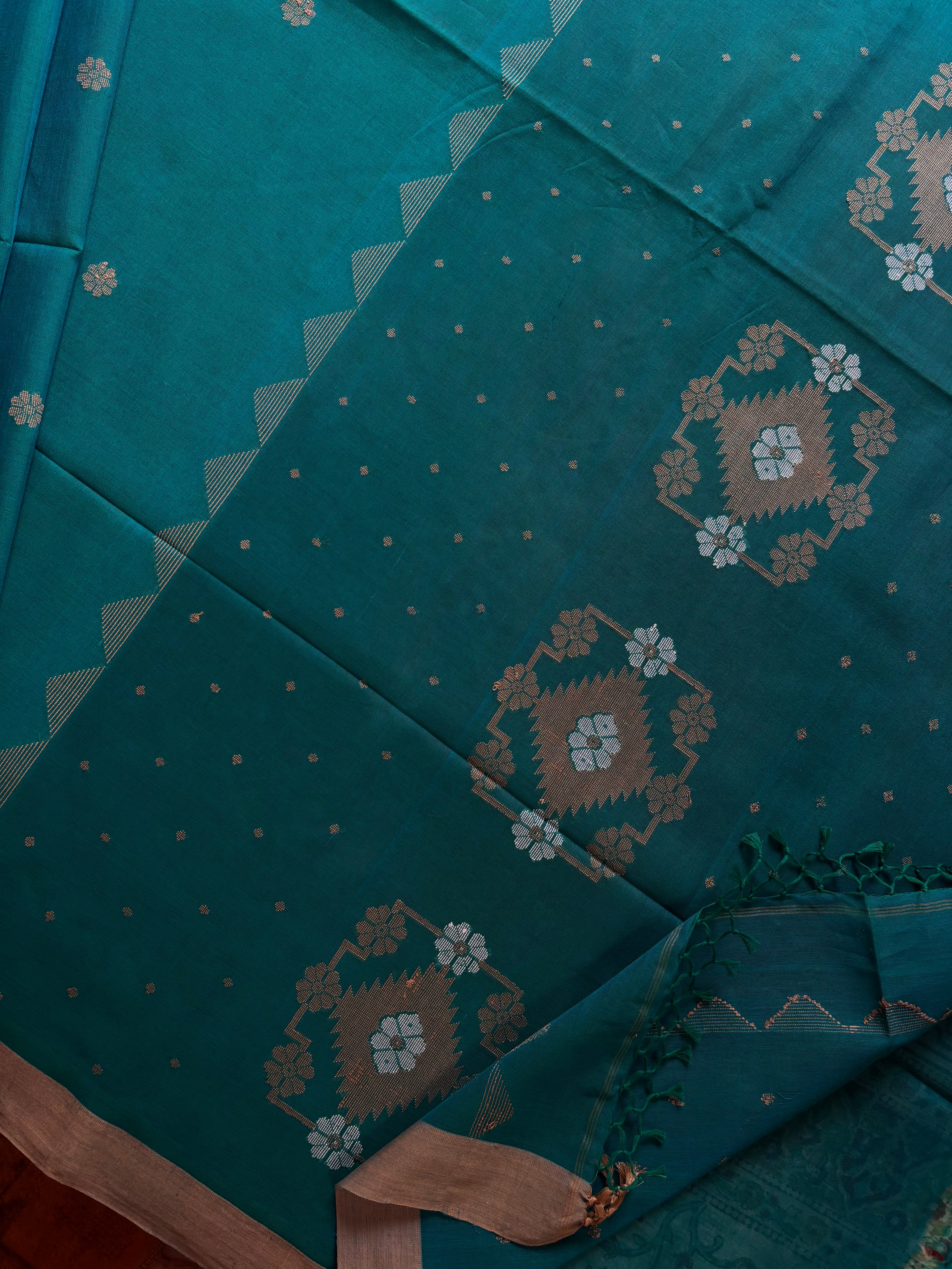 Handwoven Blue Green Dual Toned Cotton Jamdani Saree