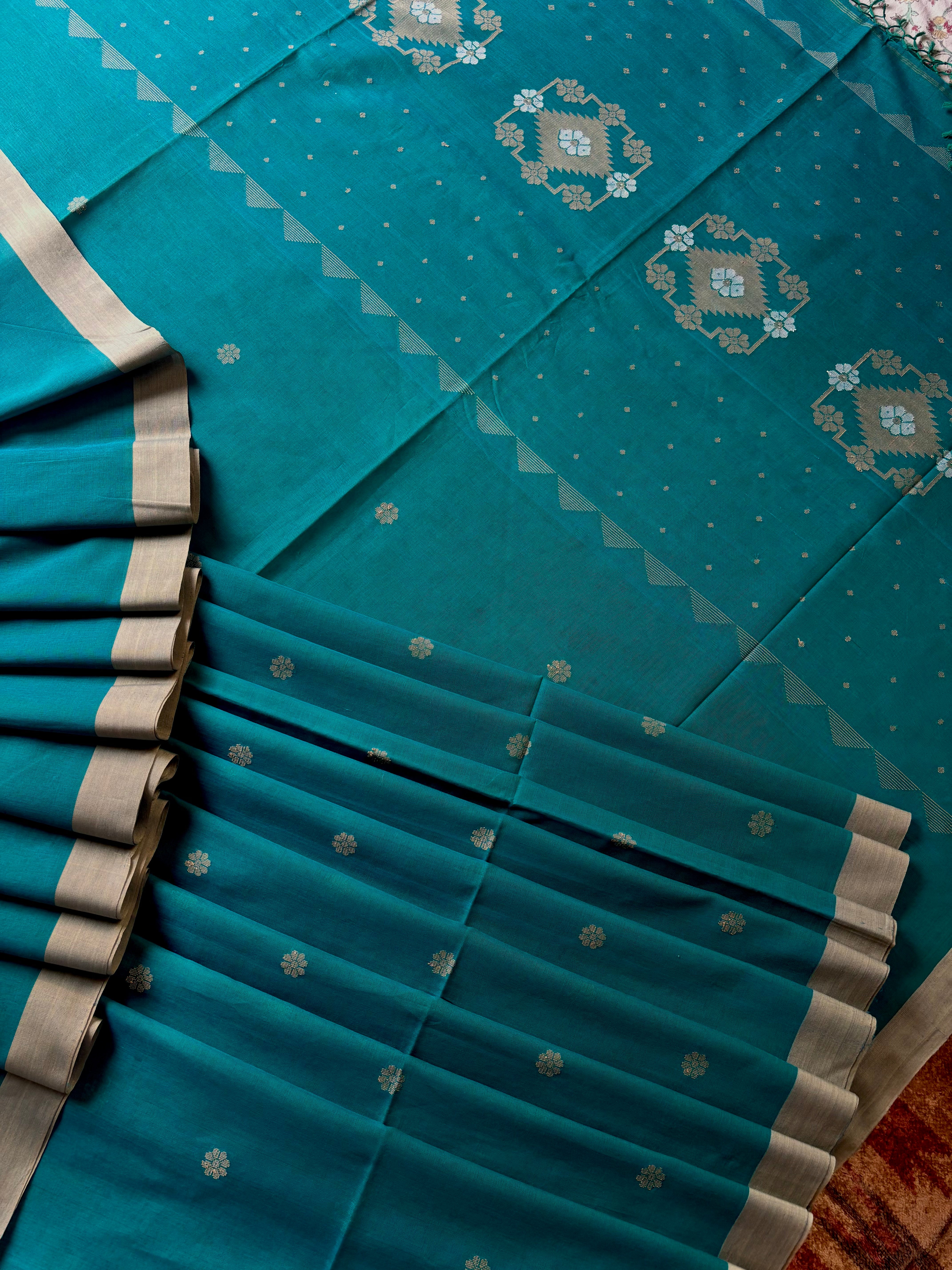 Handwoven Blue Green Dual Toned Cotton Jamdani Saree