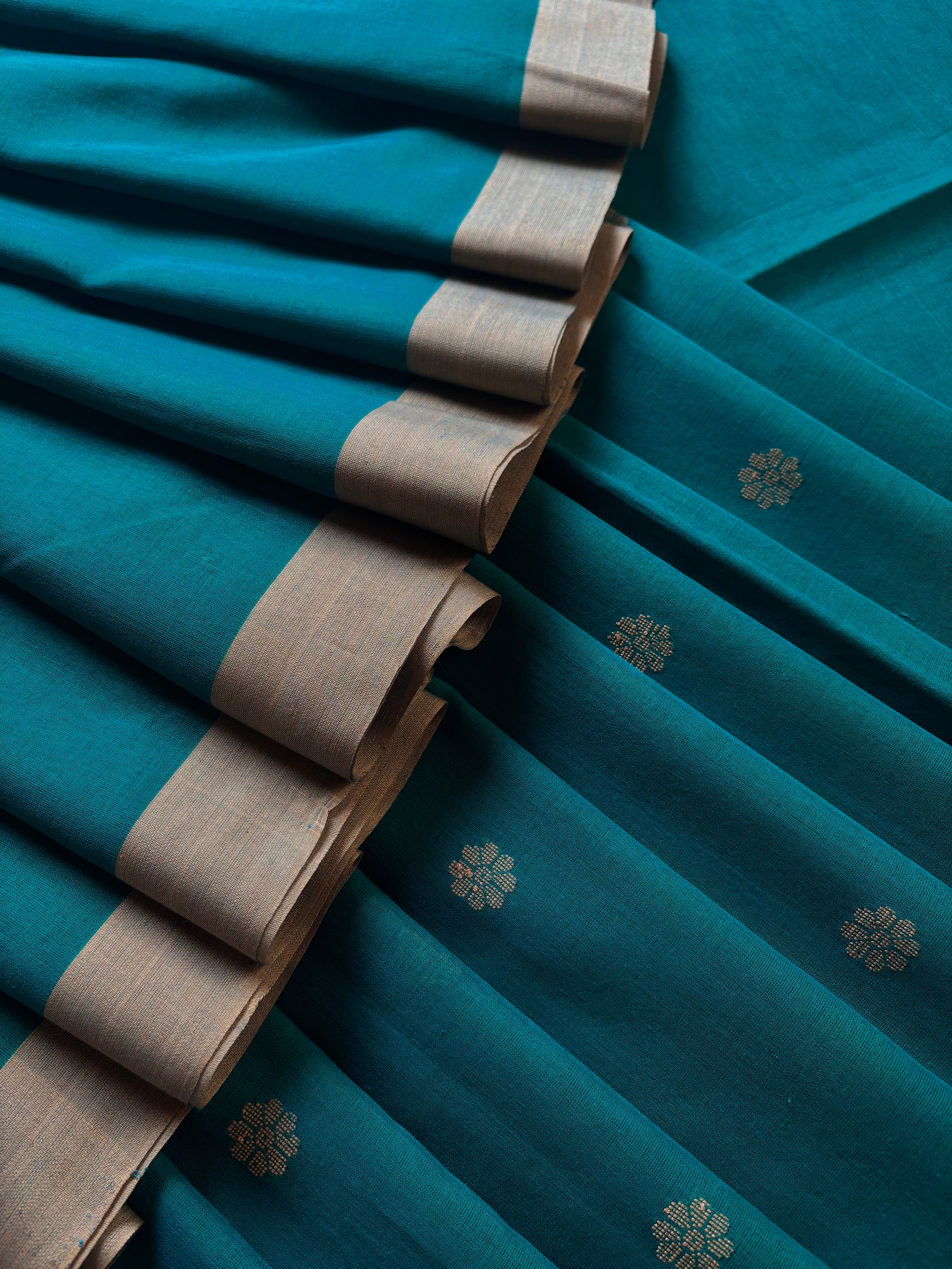 Handwoven Blue Green Dual Toned Cotton Jamdani Saree