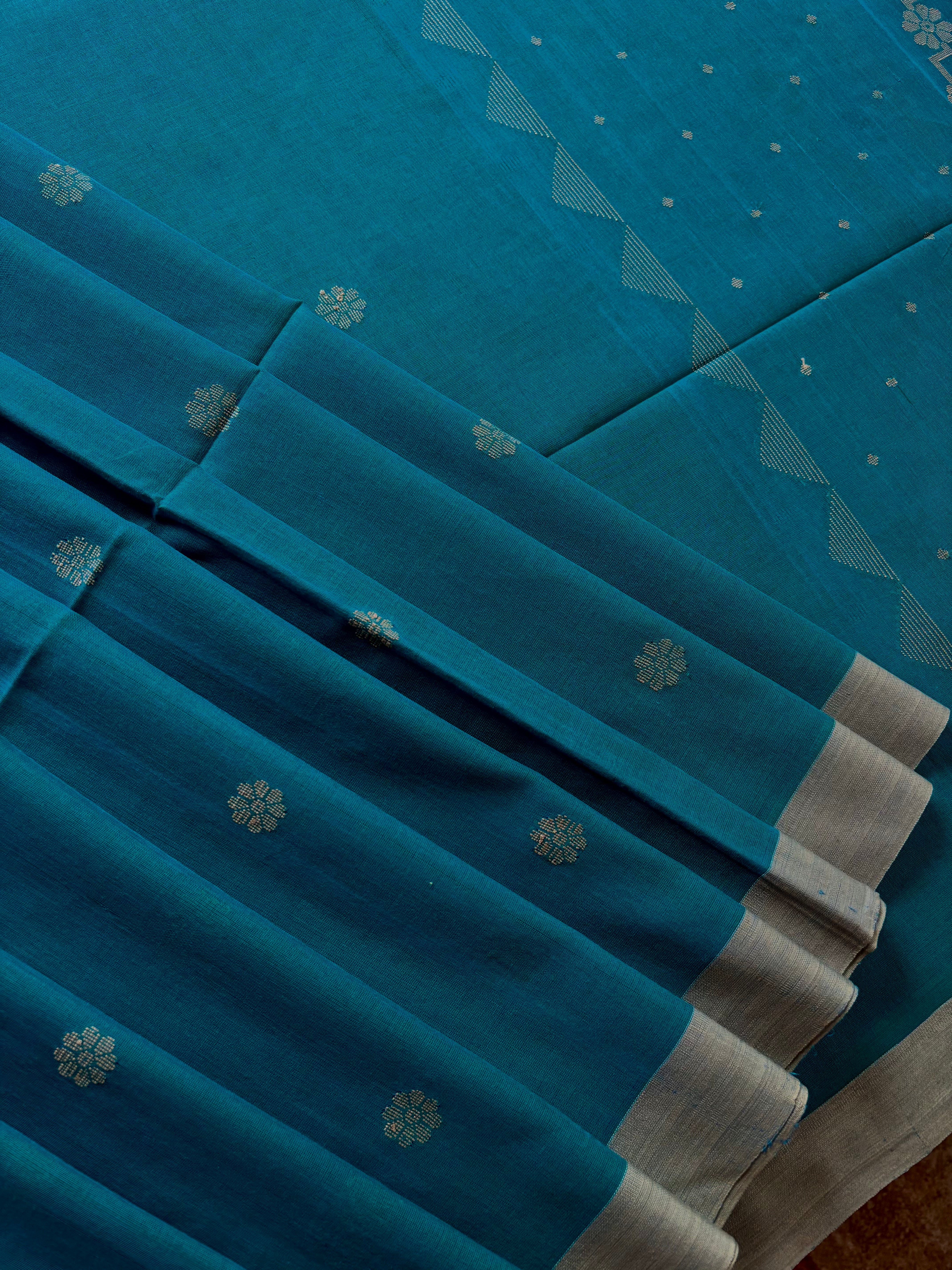 Handwoven Blue Green Dual Toned Cotton Jamdani Saree