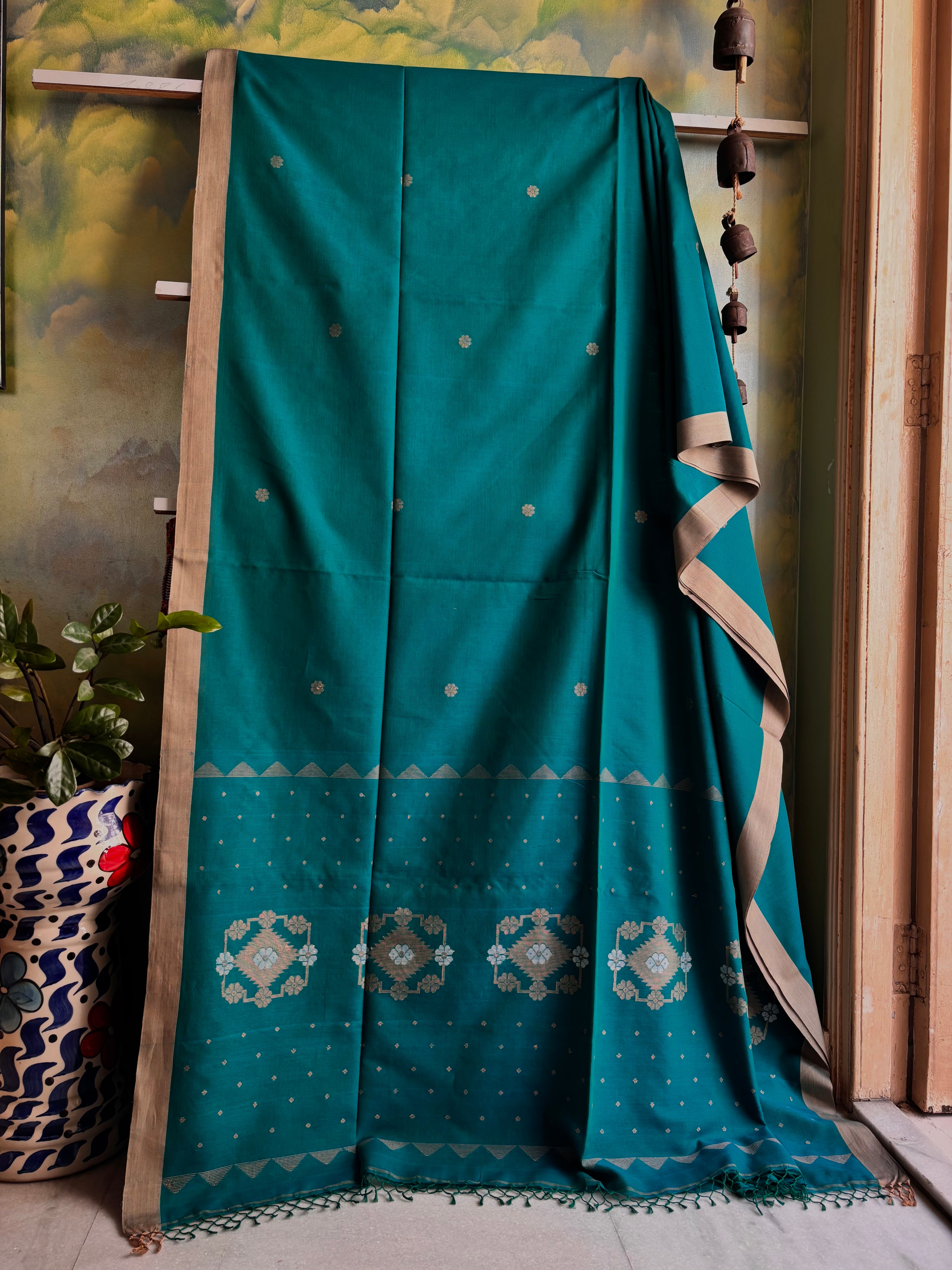 Handwoven Blue Green Dual Toned Cotton Jamdani Saree