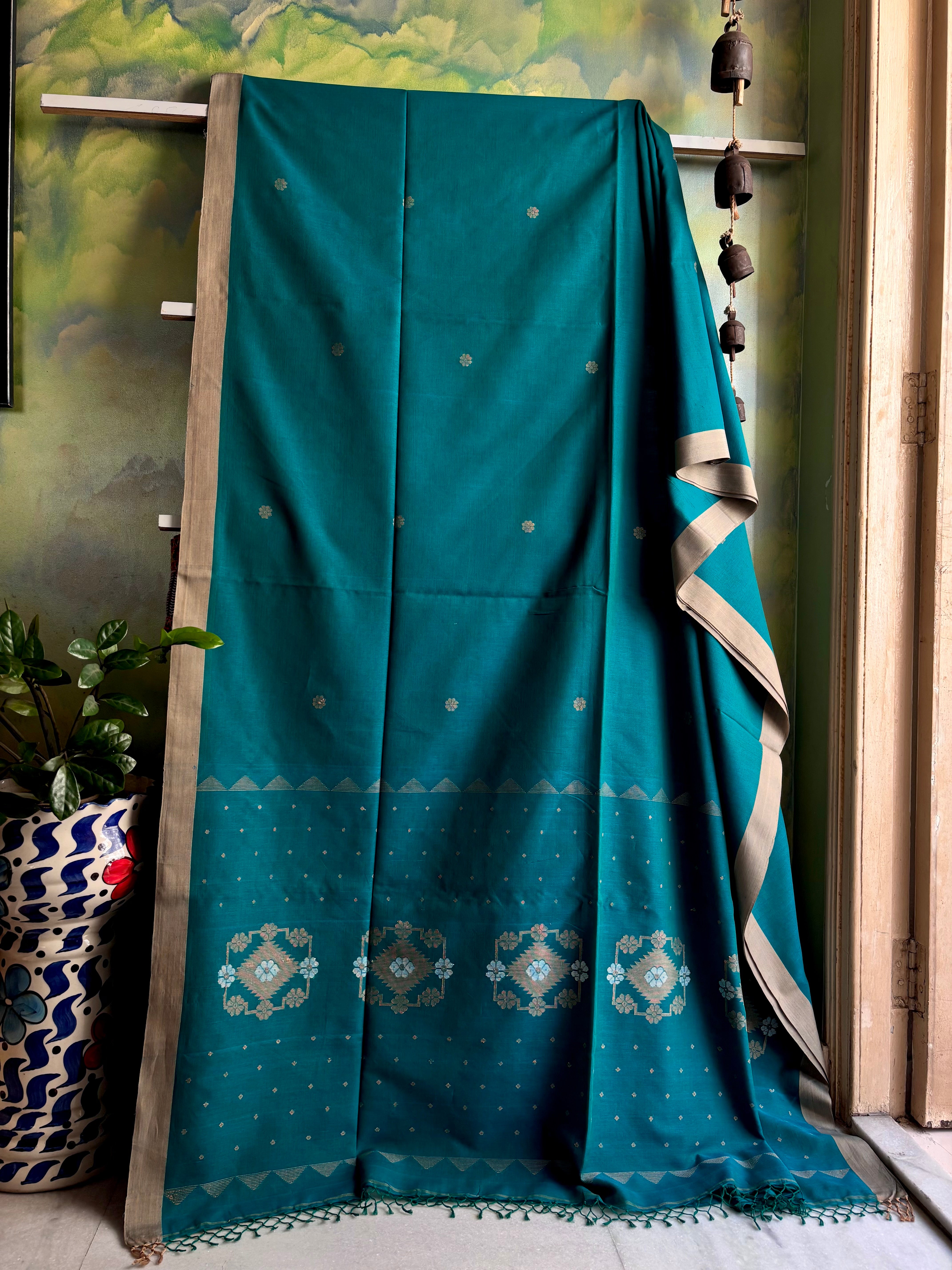 Handwoven Blue Green Dual Toned Cotton Jamdani Saree