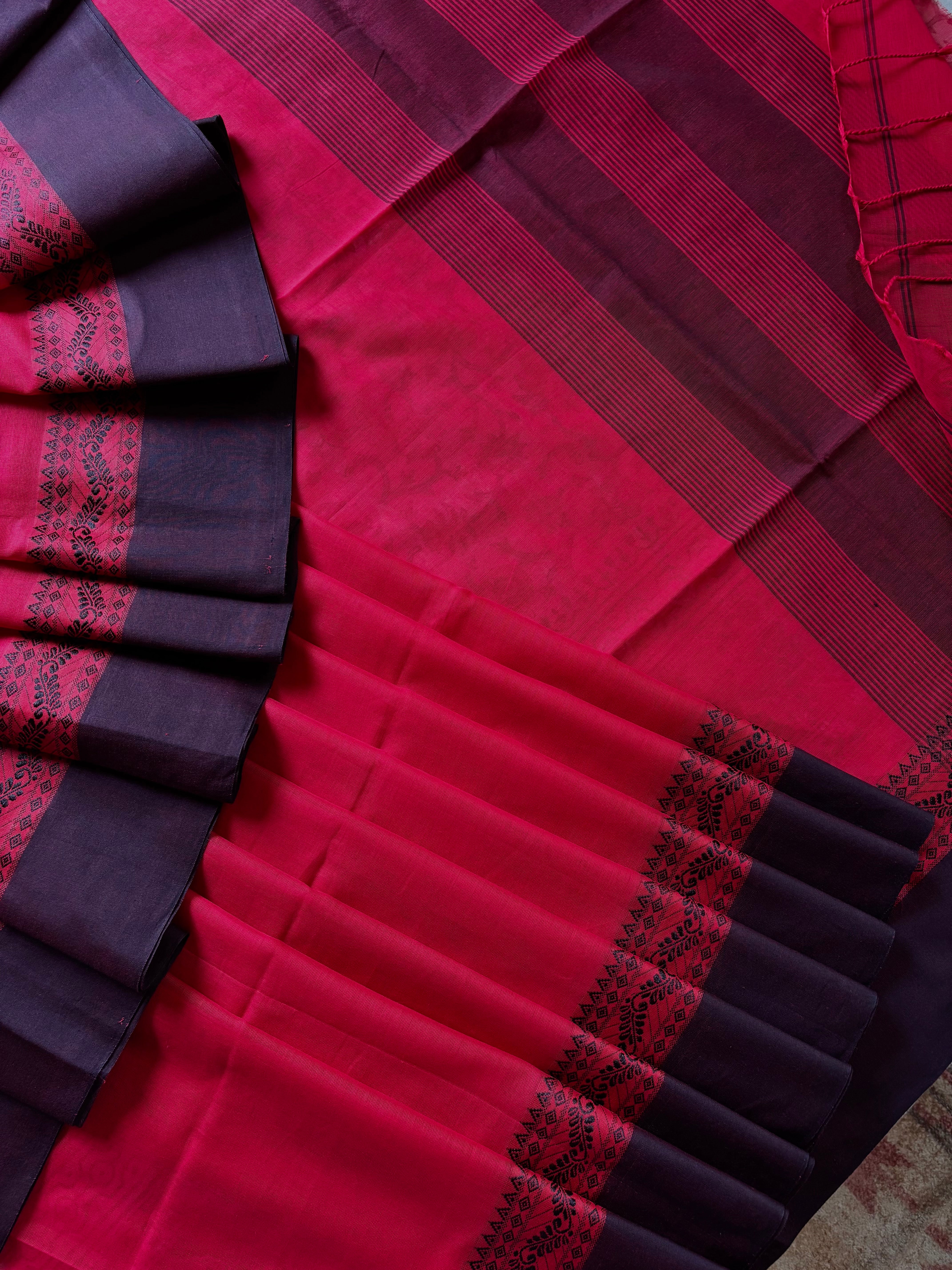Handwoven Red Colour Phulia Cotton Saree