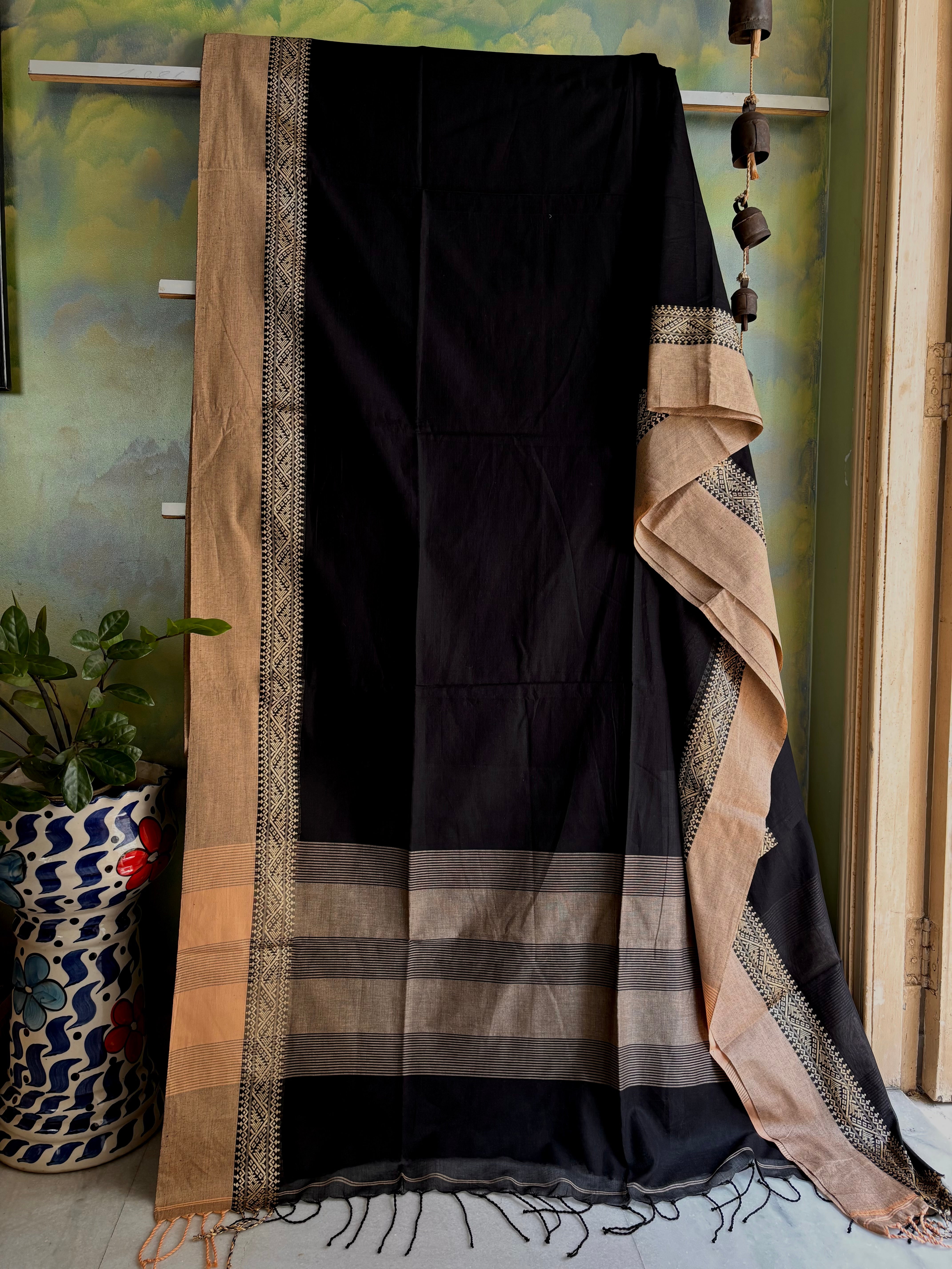 Handwoven Black Colour Phulia Cotton Saree