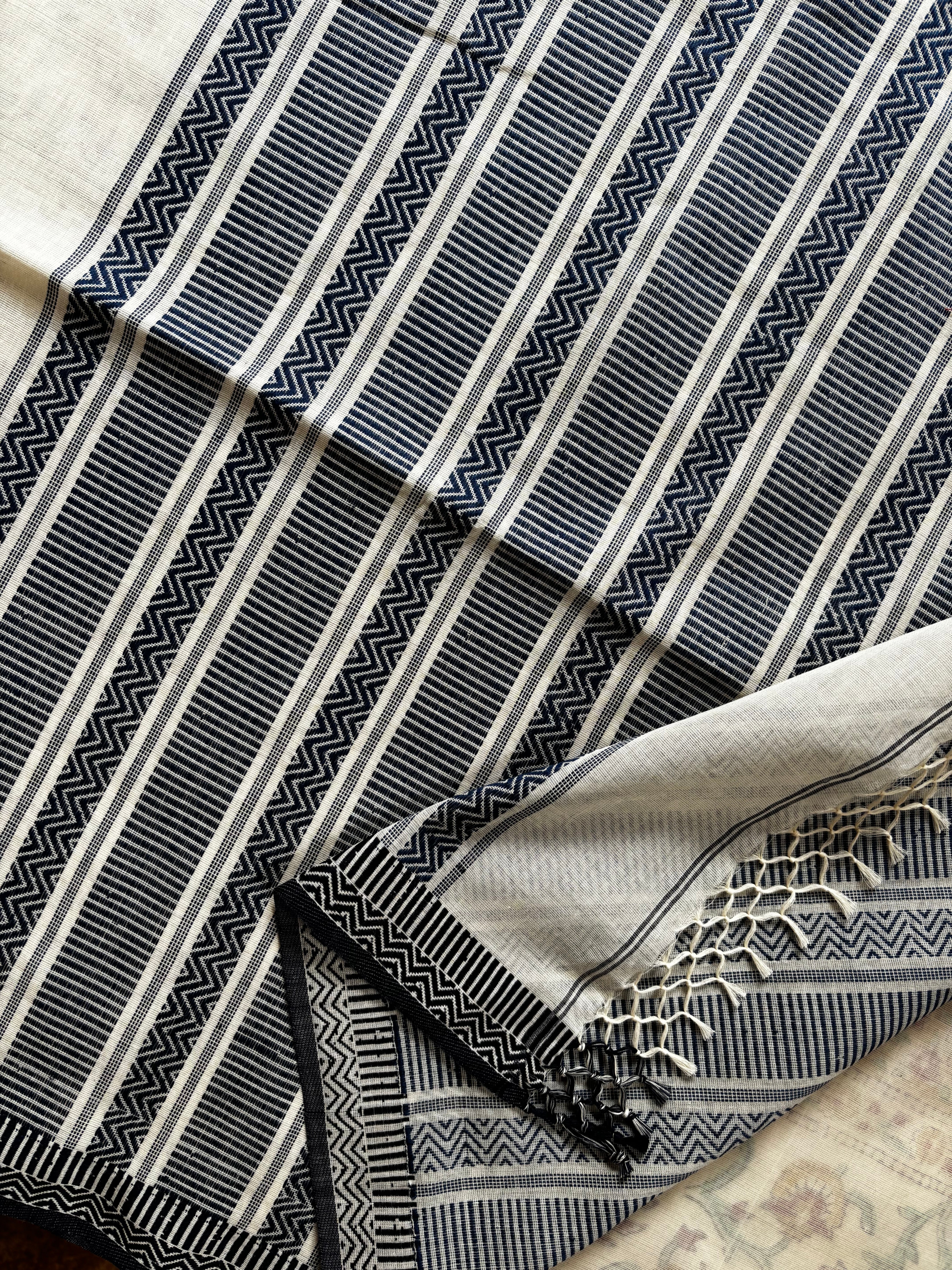 Handwoven Offwhite Navy Colour Phulia Cotton Saree