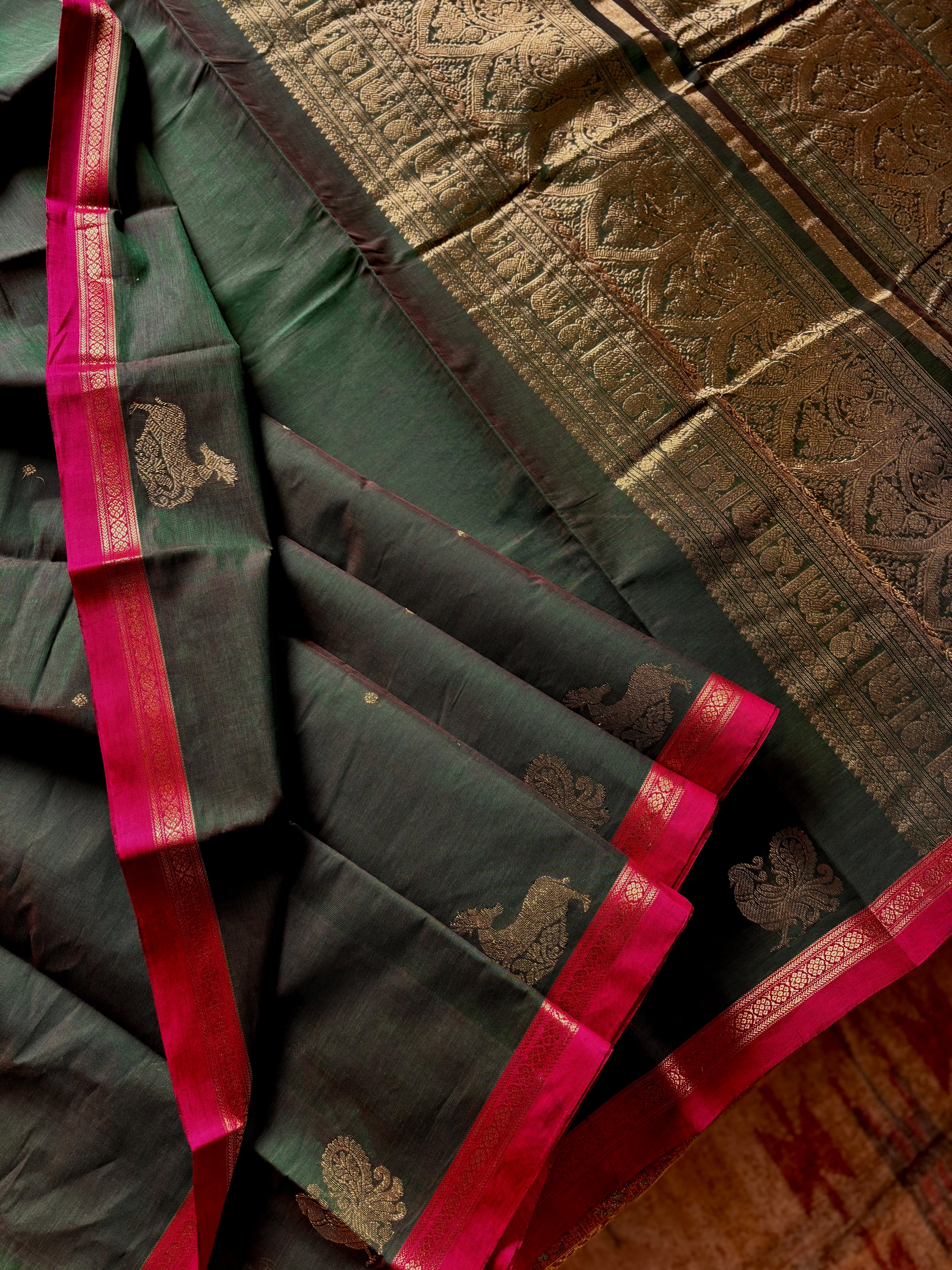 Handwoven Dual Toned Green Colour Kanchipuram Cotton Saree