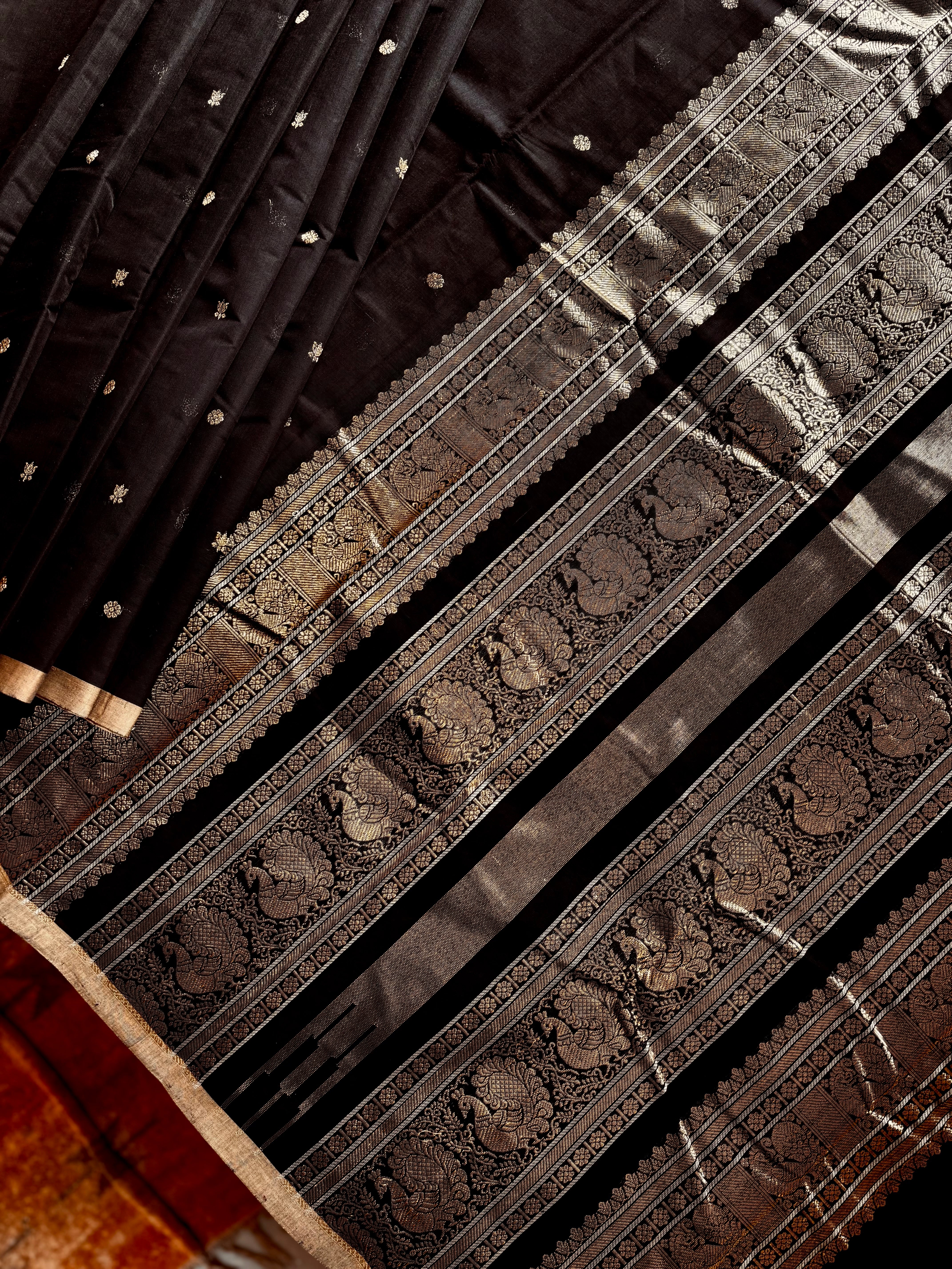 Handowoven Black Colour Kanchipuram Cotton Saree