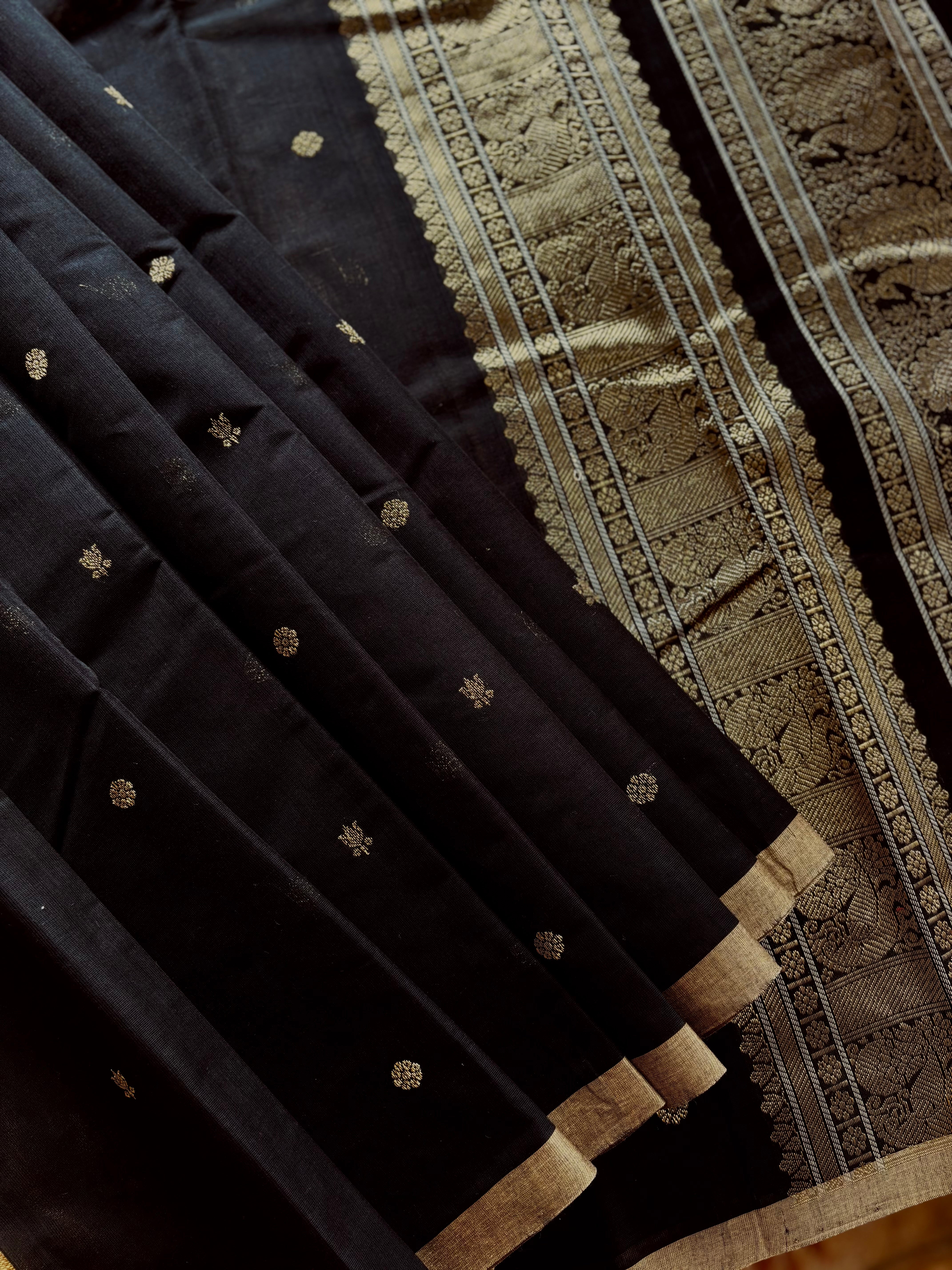 Handowoven Black Colour Kanchipuram Cotton Saree