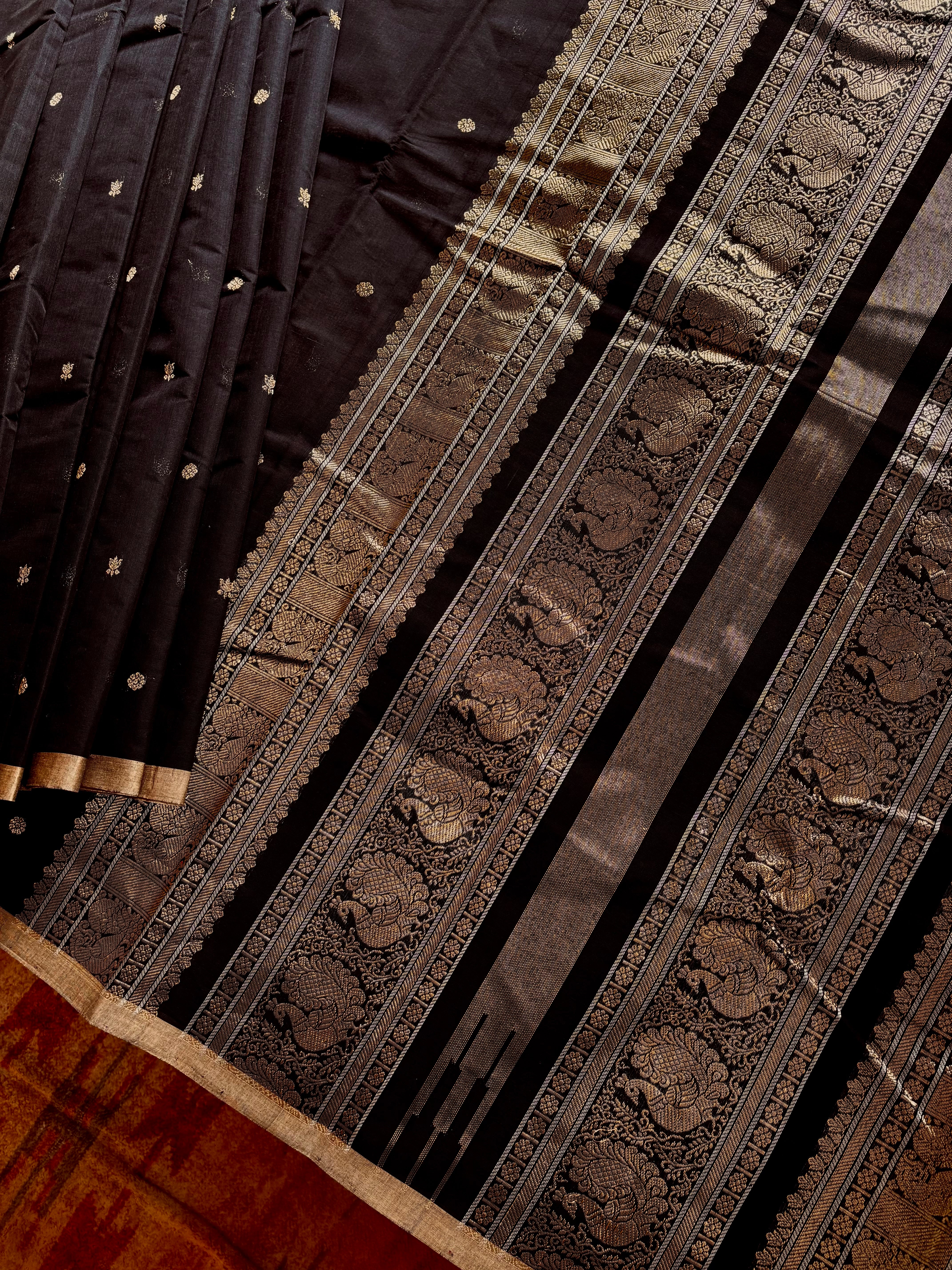 Handowoven Black Colour Kanchipuram Cotton Saree