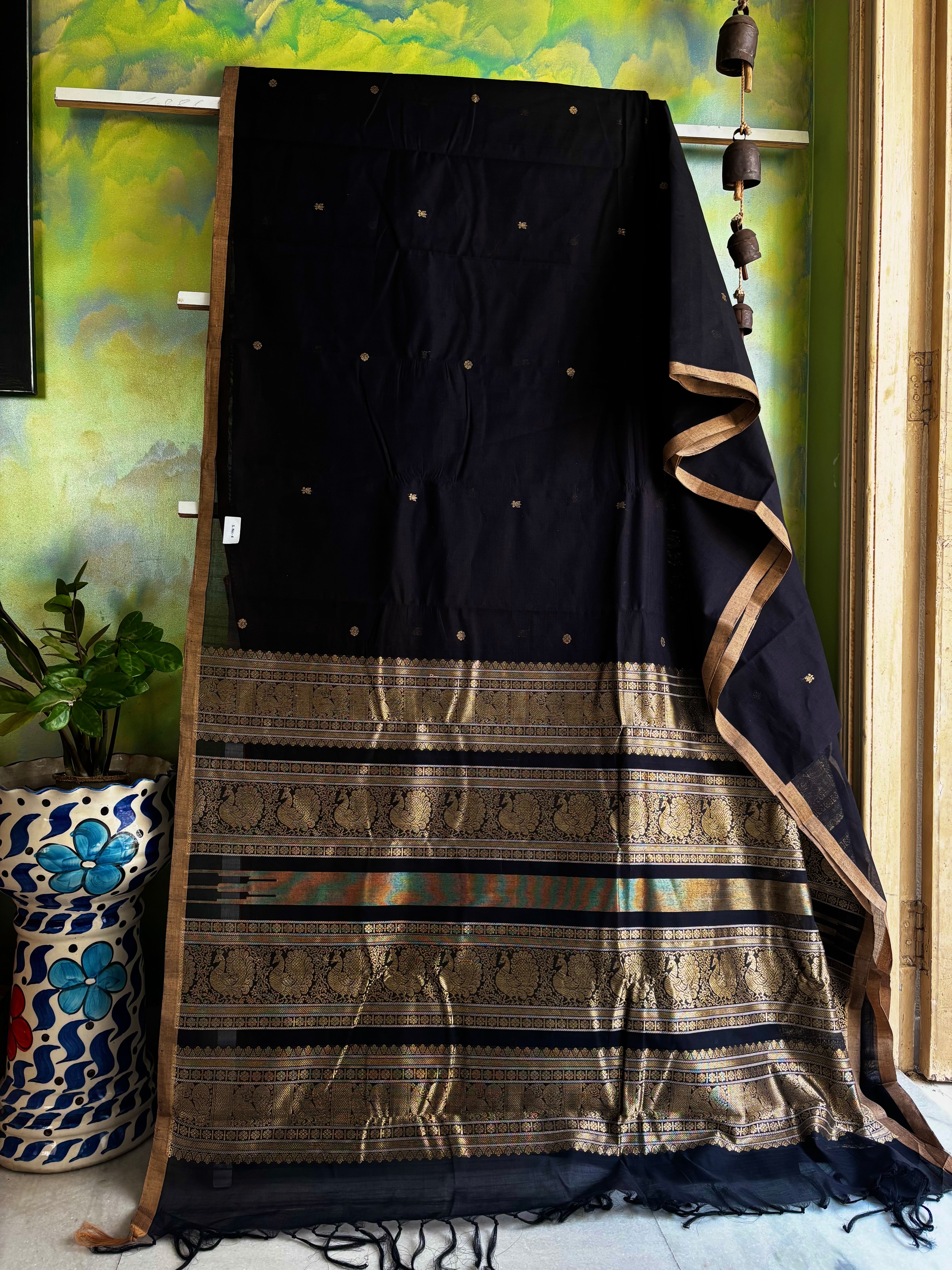 Handowoven Black Colour Kanchipuram Cotton Saree