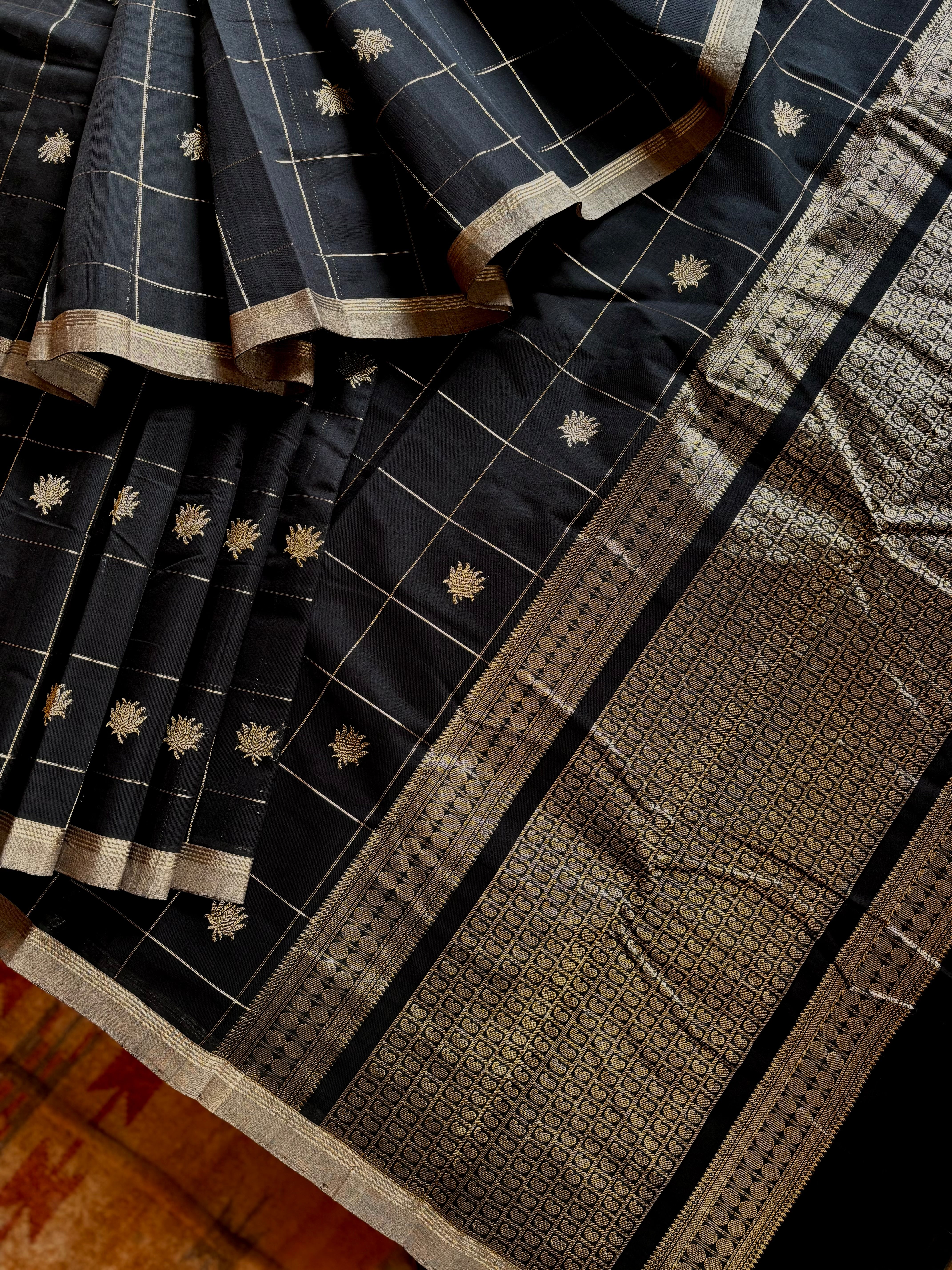 Handwoven Black Colour Kanchipuram Cotton Saree