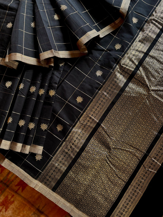 Handwoven Black Colour Kanchipuram Cotton Saree
