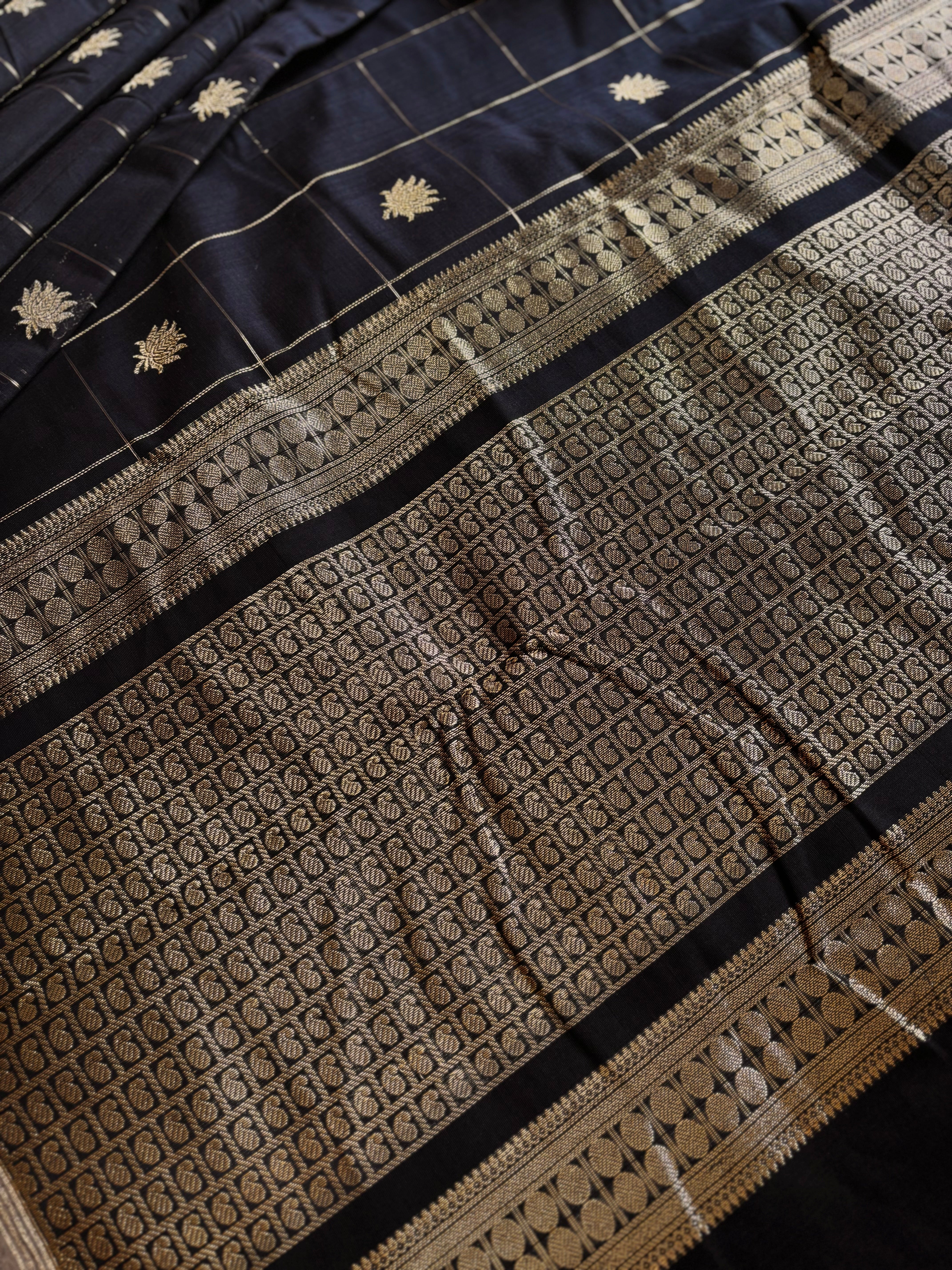 Handwoven Black Colour Kanchipuram Cotton Saree