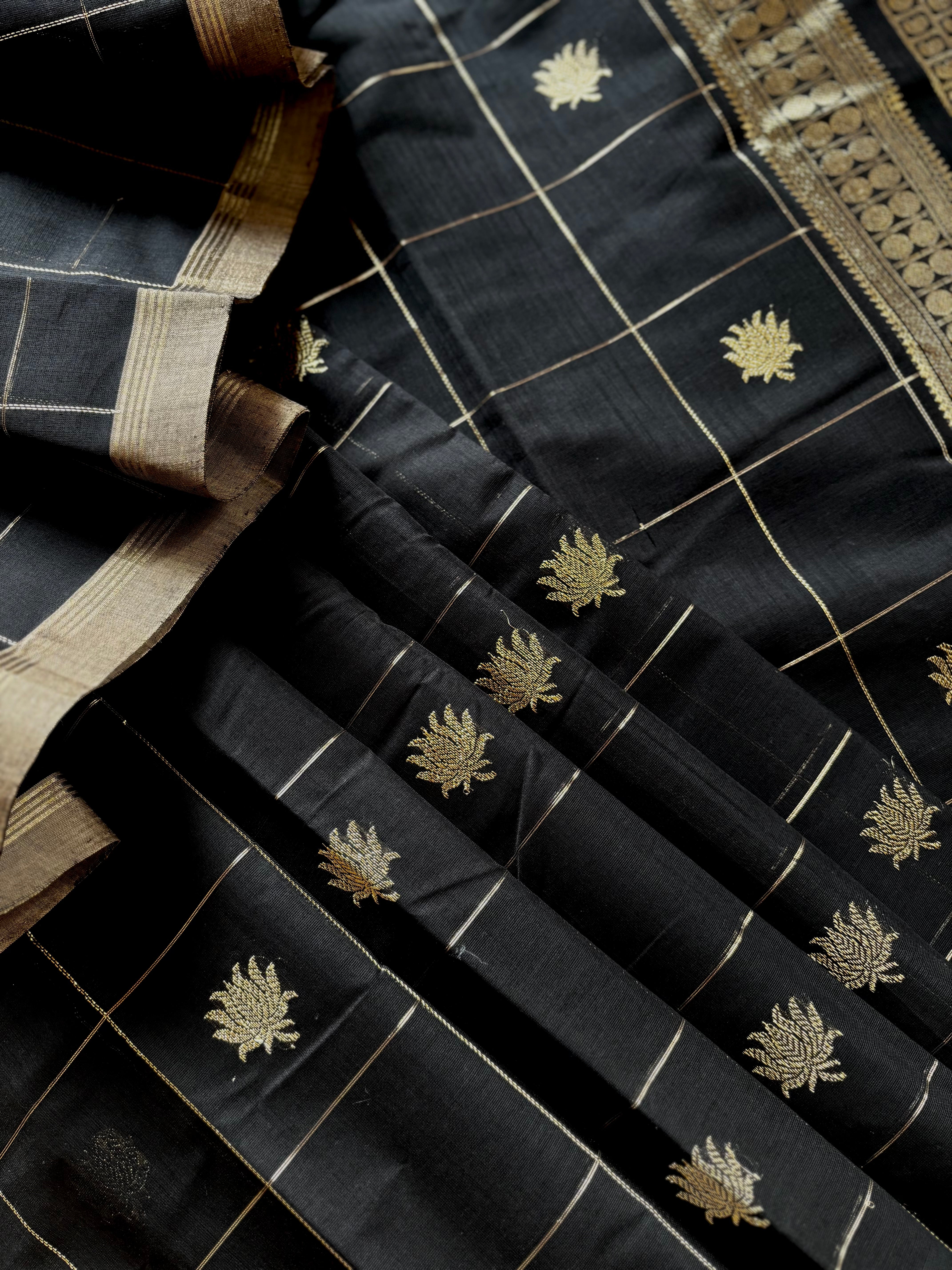 Handwoven Black Colour Kanchipuram Cotton Saree