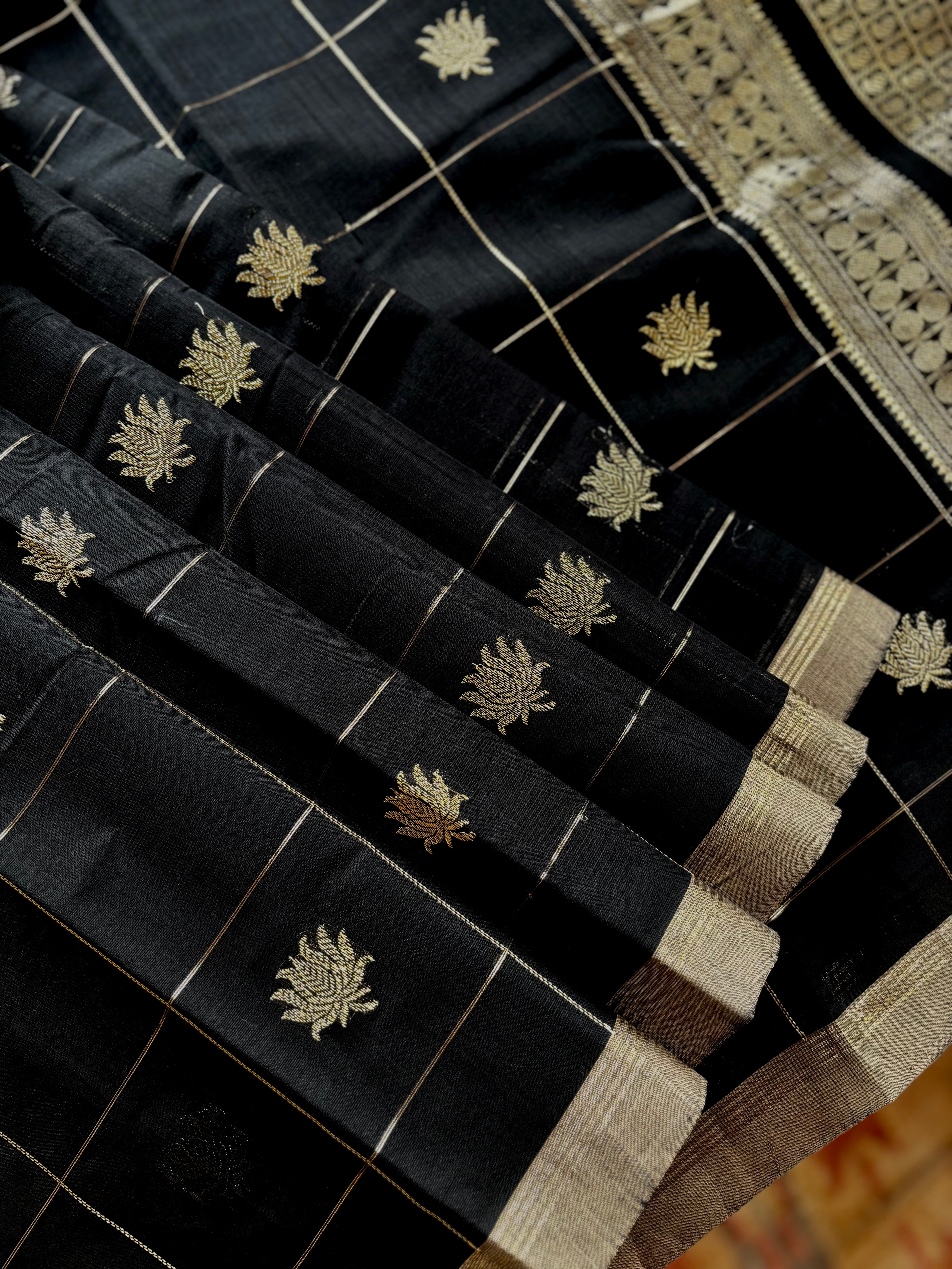 Handwoven Black Colour Kanchipuram Cotton Saree