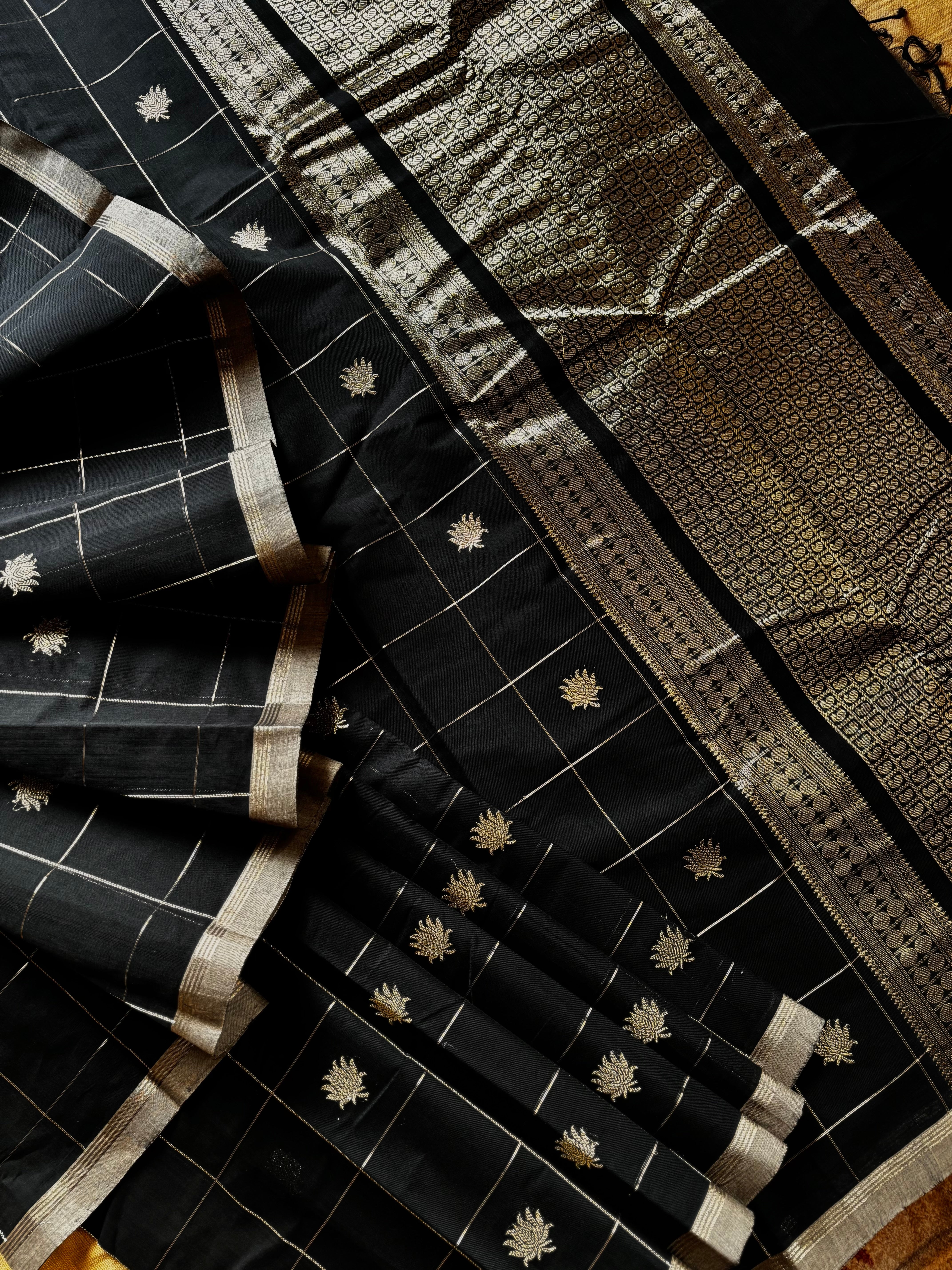 Handwoven Black Colour Kanchipuram Cotton Saree