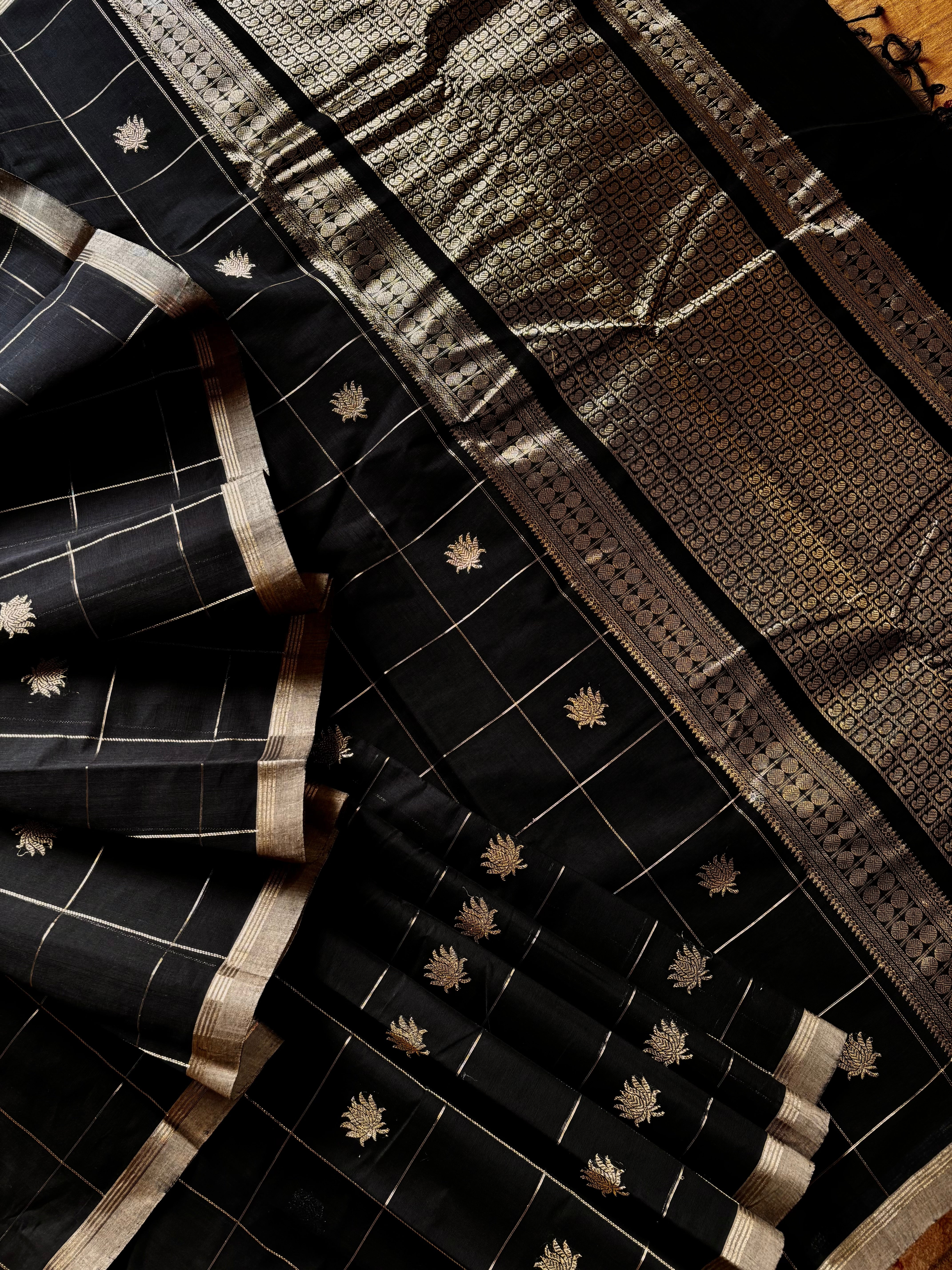 Handwoven Black Colour Kanchipuram Cotton Saree