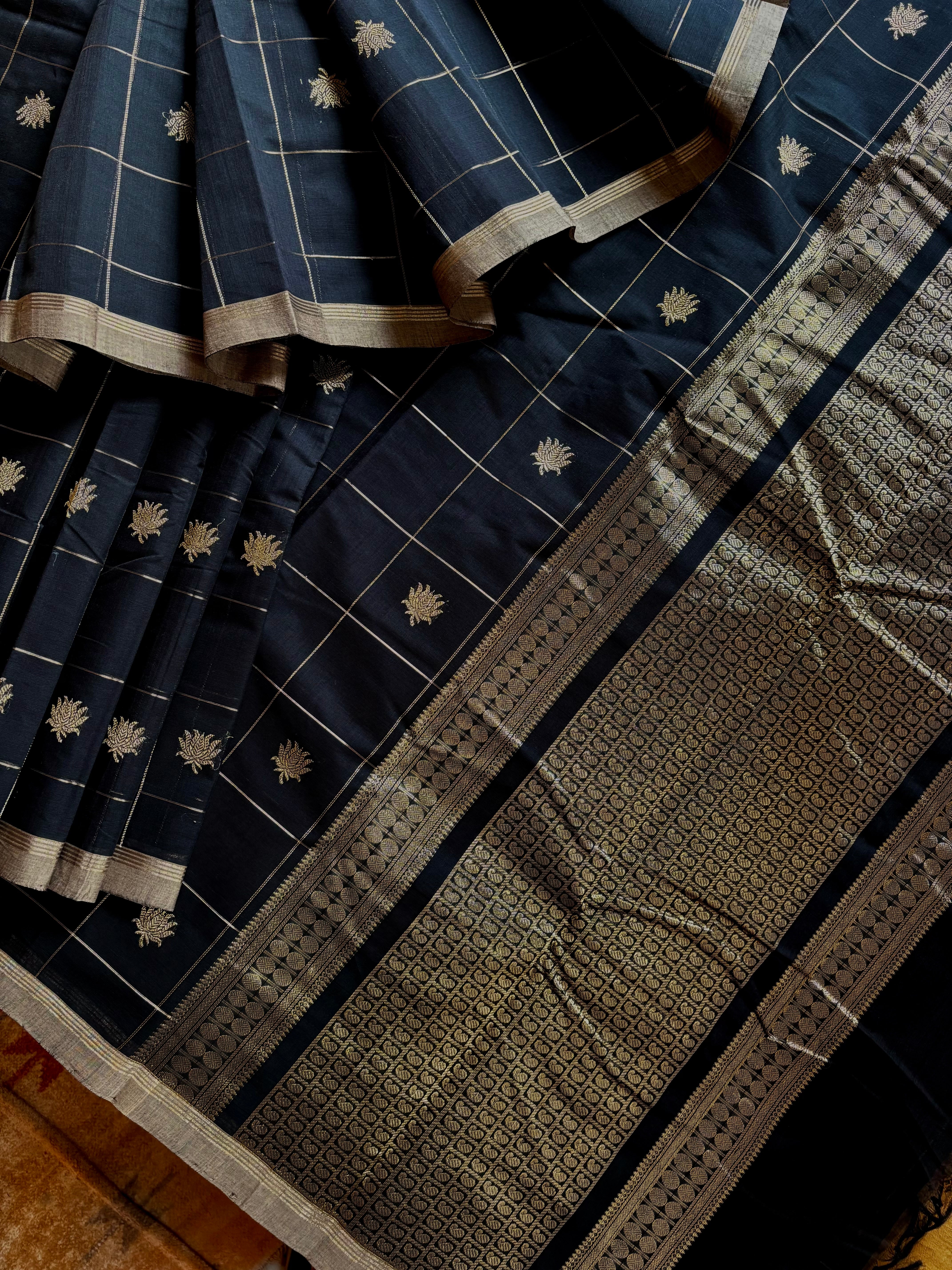 Handwoven Black Colour Kanchipuram Cotton Saree