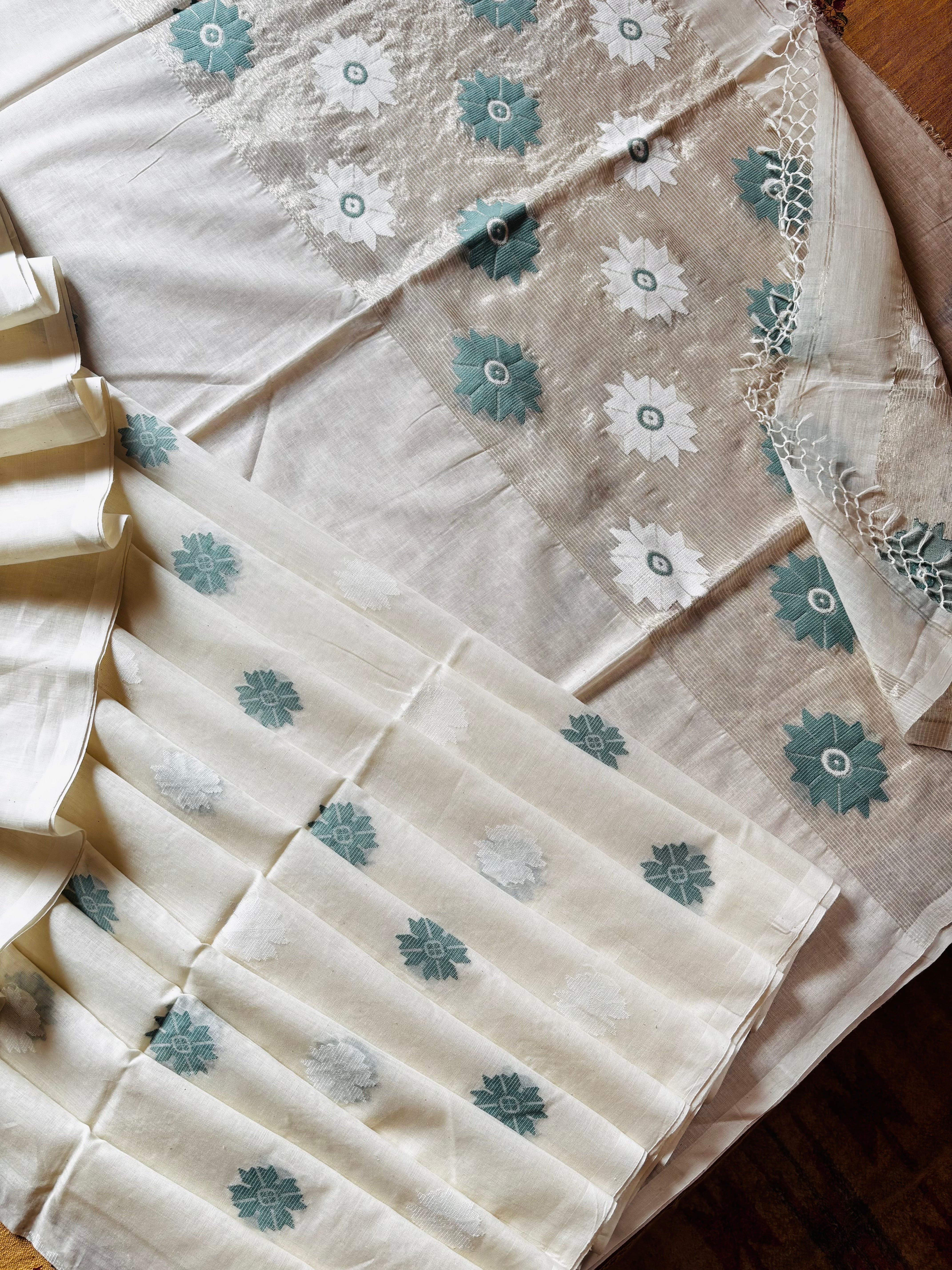 Handwoven Offwhite Cotton Jamdani Saree