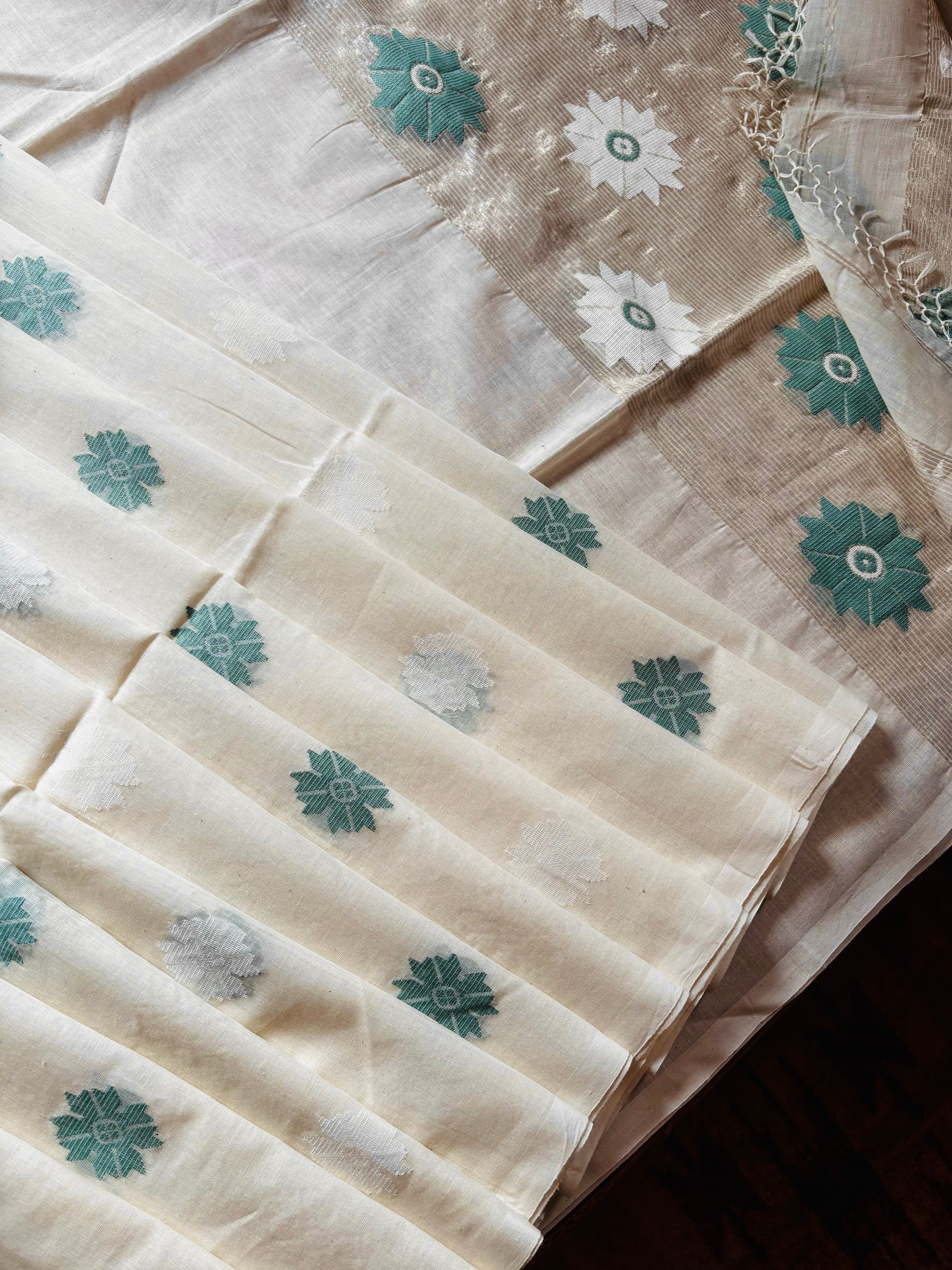 Handwoven Offwhite Cotton Jamdani Saree