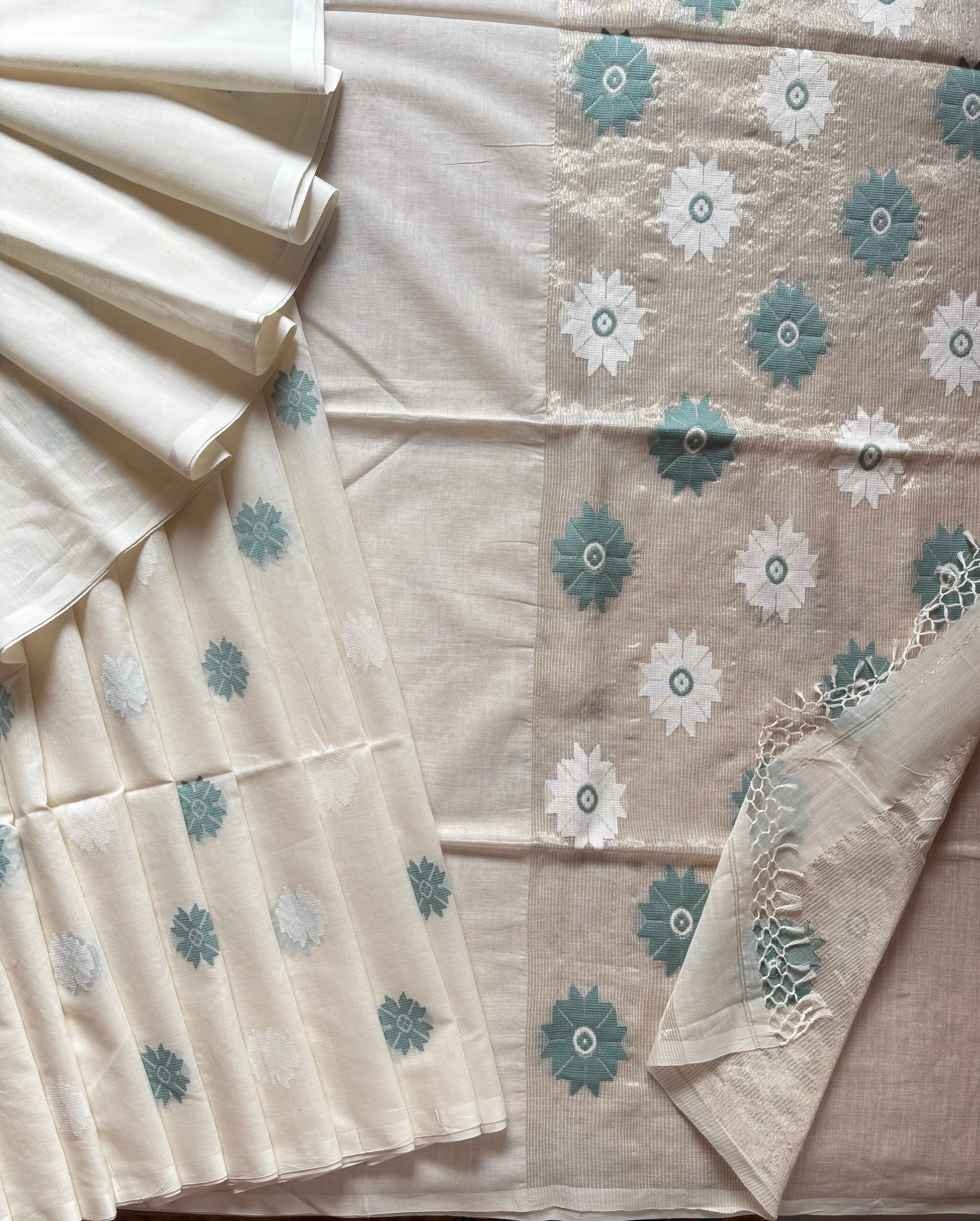 Handwoven Offwhite Cotton Jamdani Saree