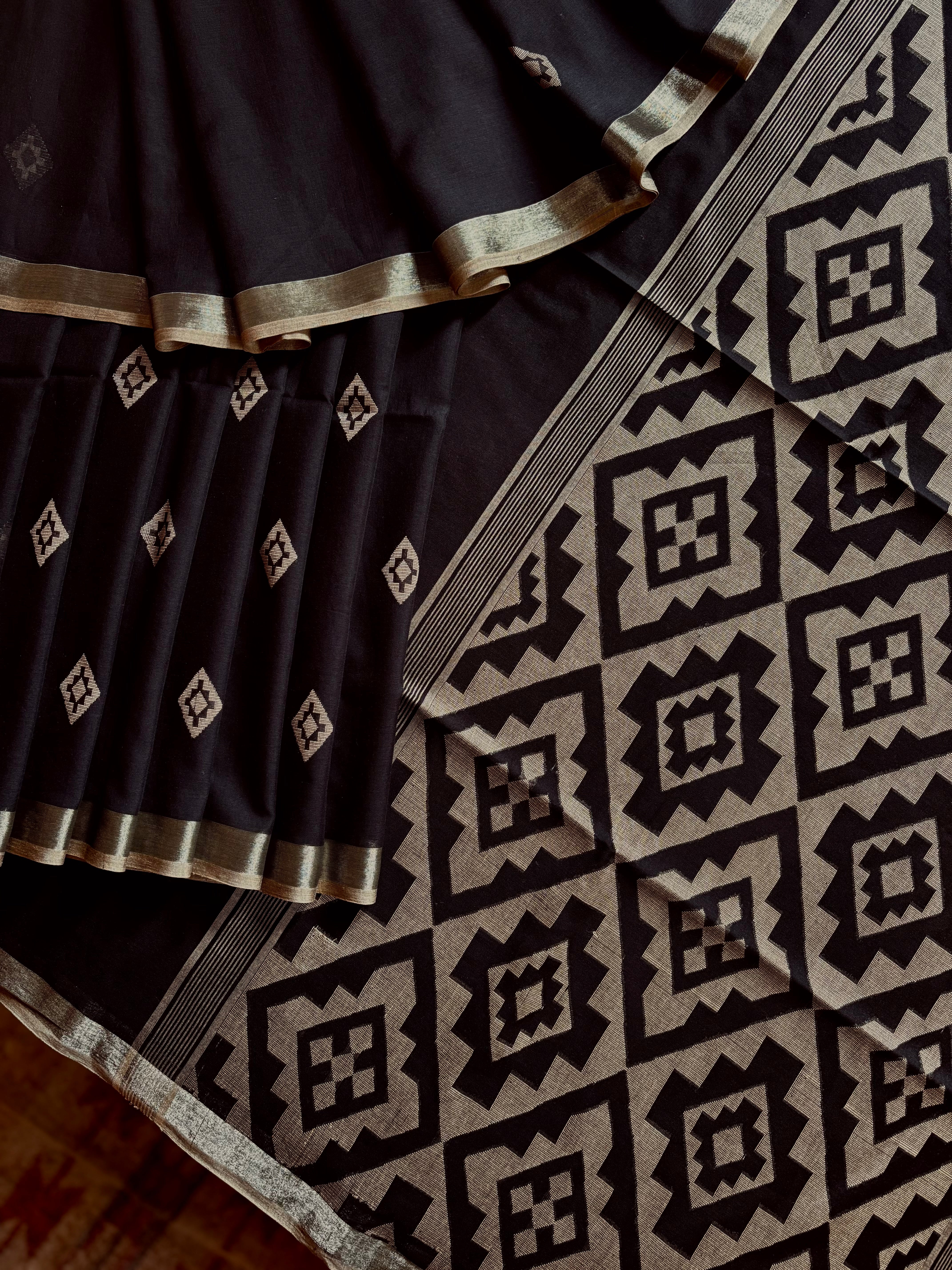 Handwoven Black Colour Cotton Jamdani Saree