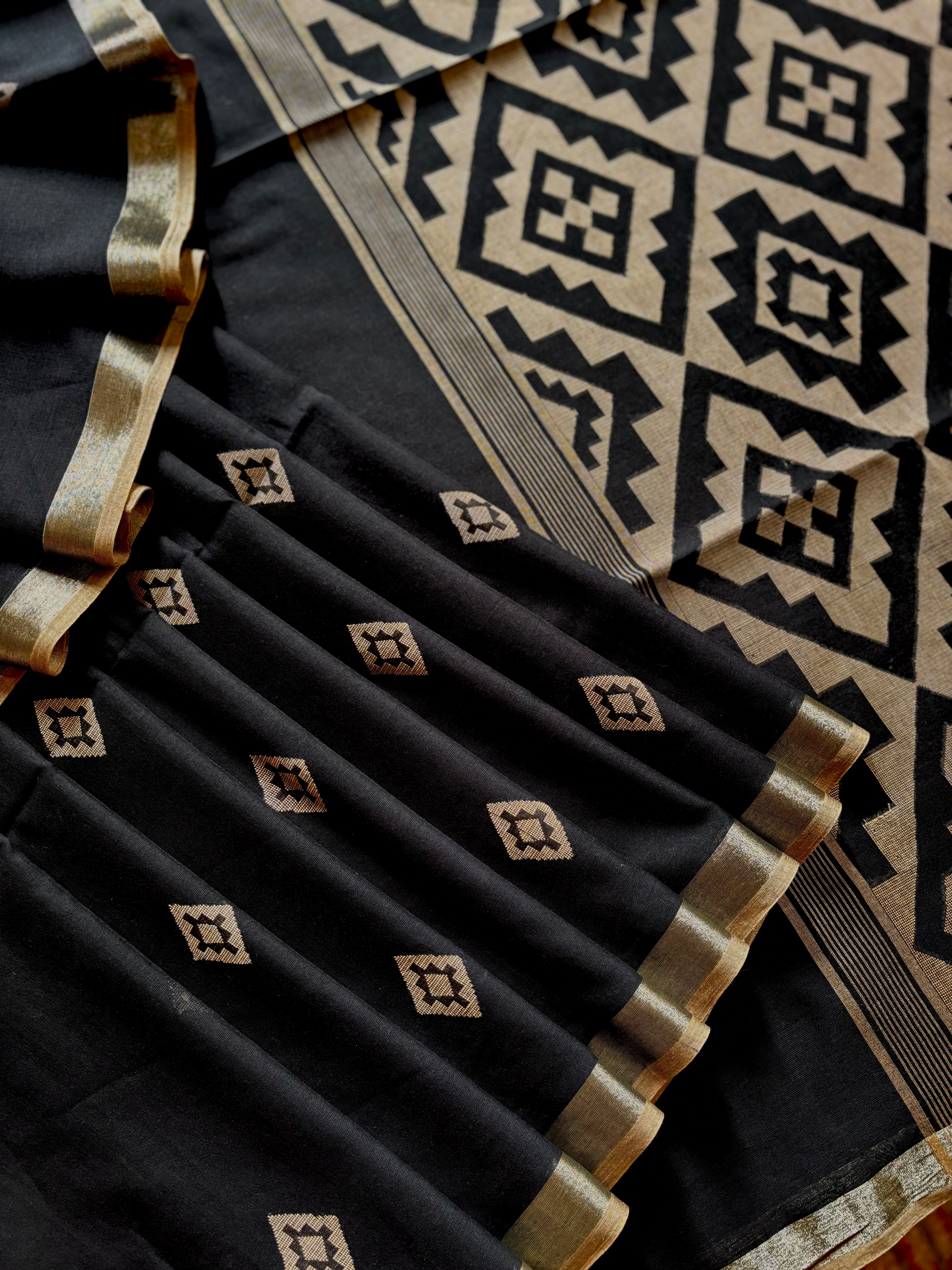 Handwoven Black Colour Cotton Jamdani Saree
