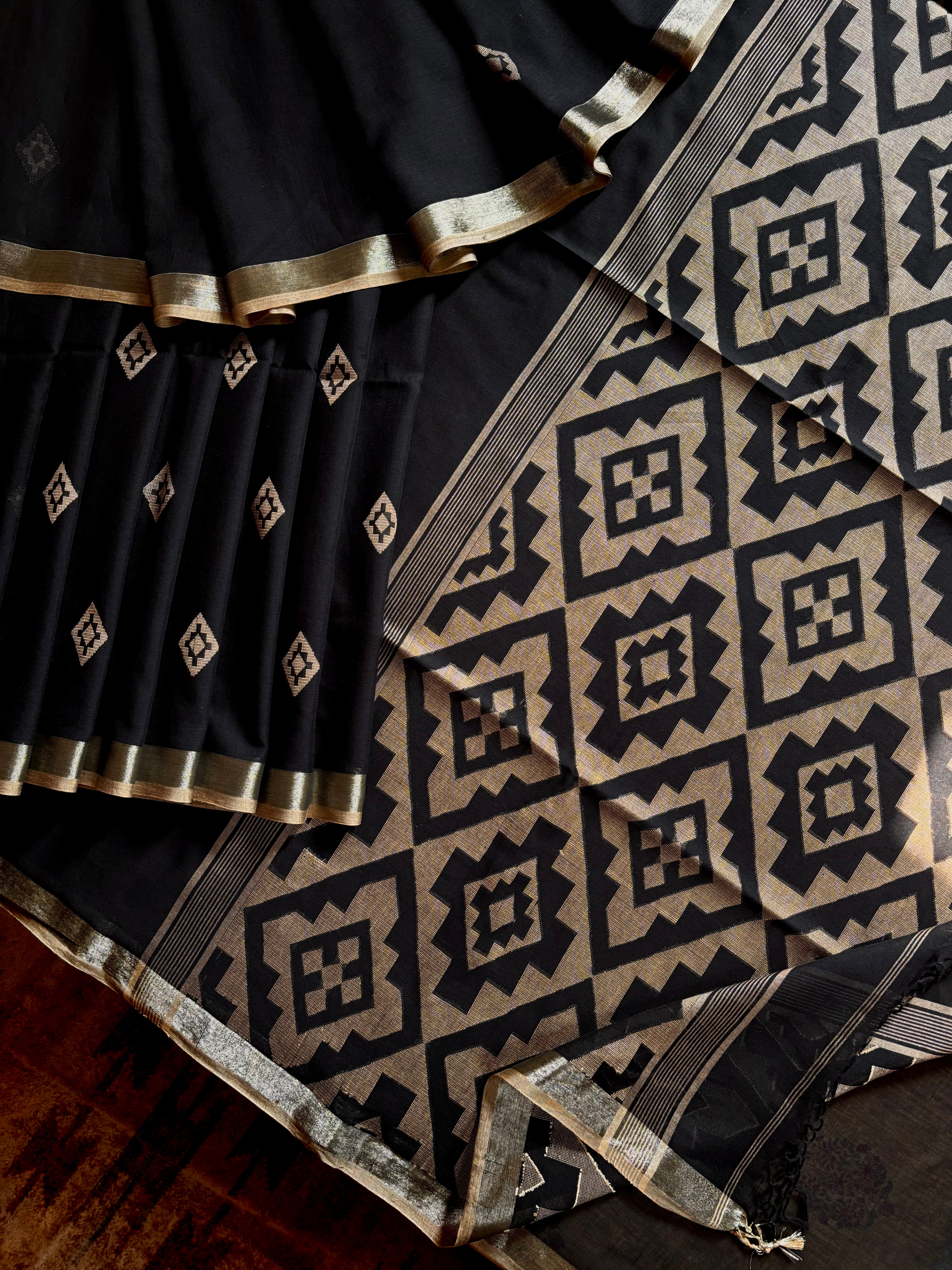 Handwoven Black Colour Cotton Jamdani Saree