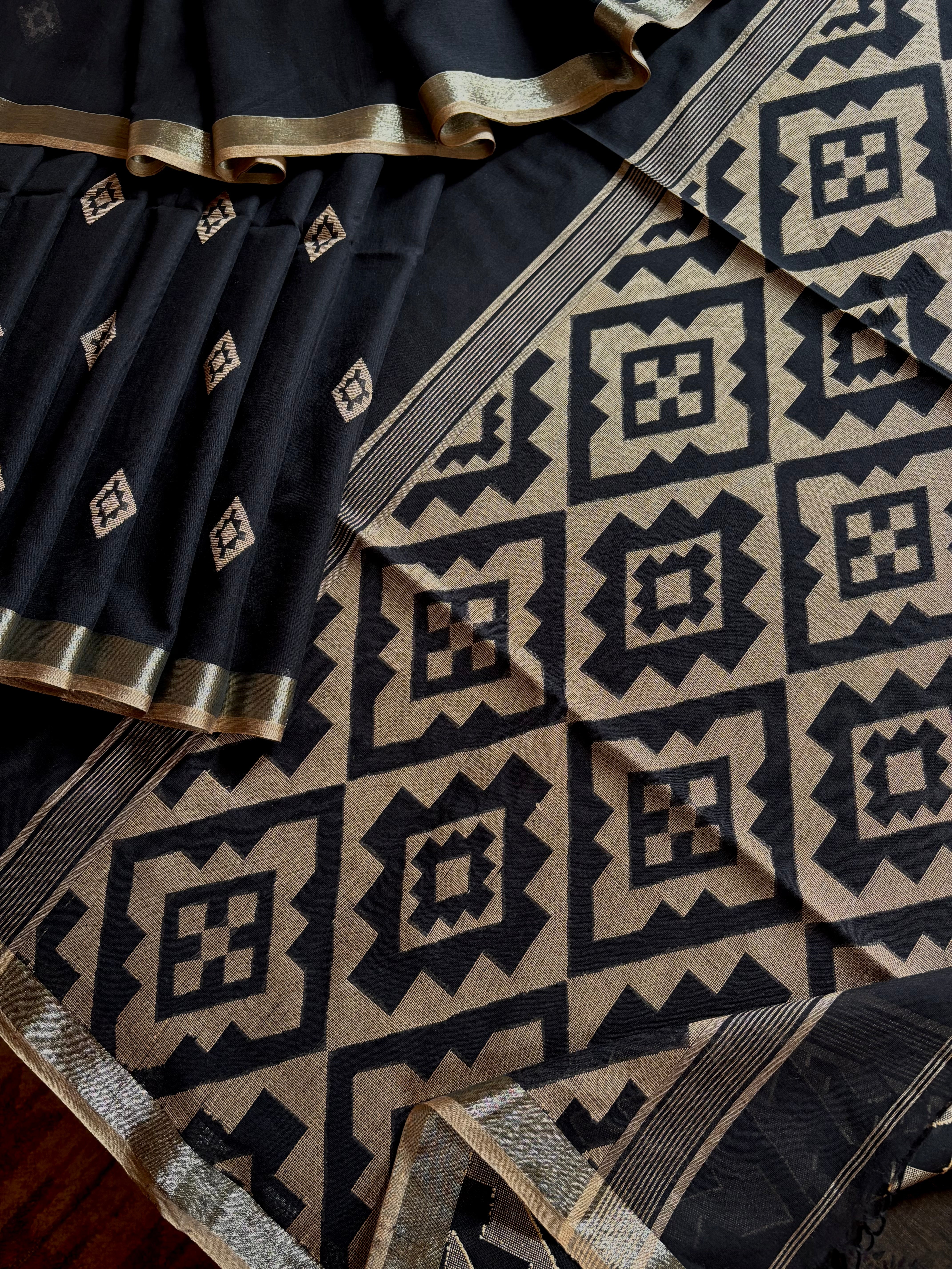 Handwoven Black Colour Cotton Jamdani Saree