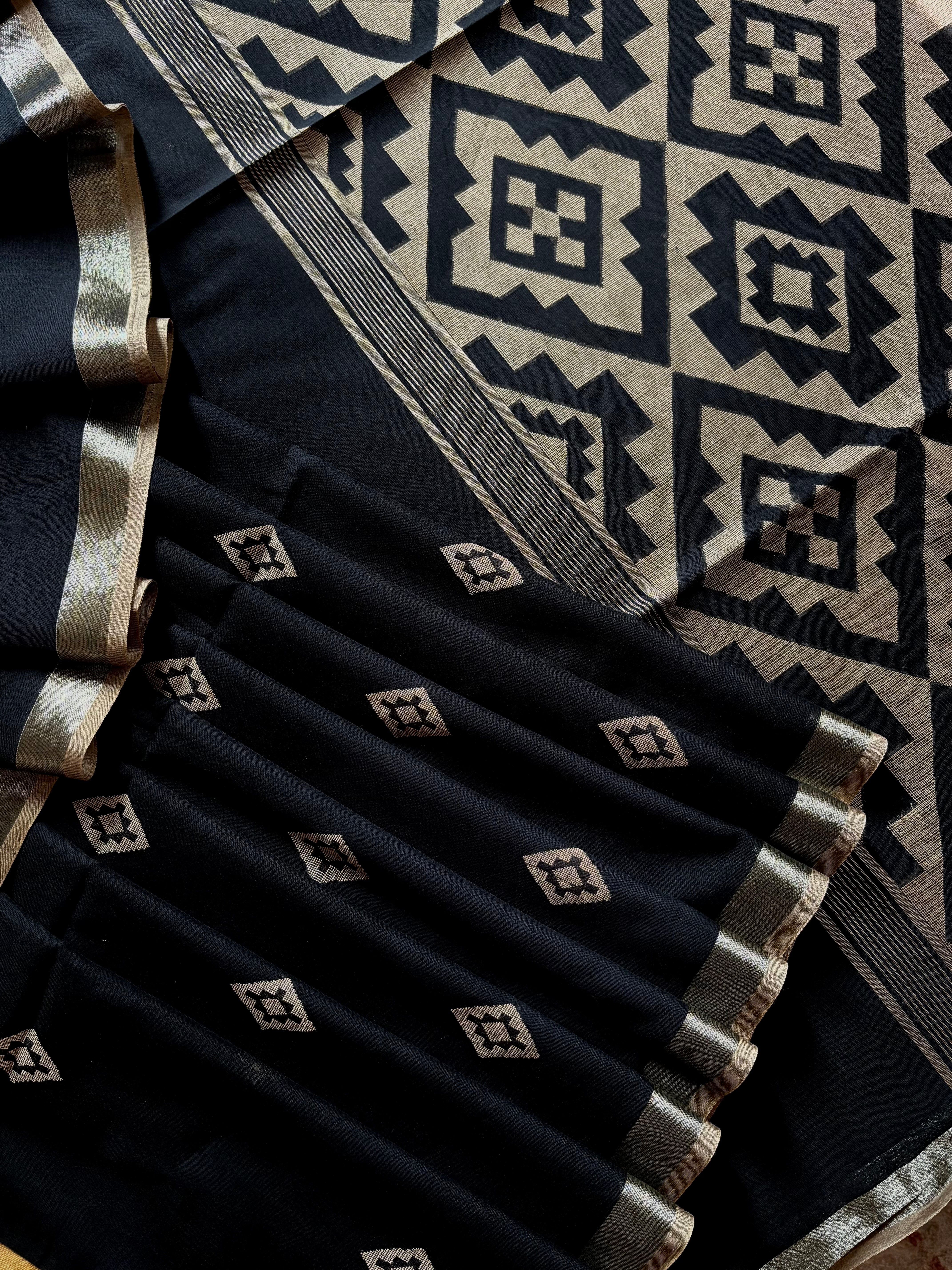 Handwoven Black Colour Cotton Jamdani Saree