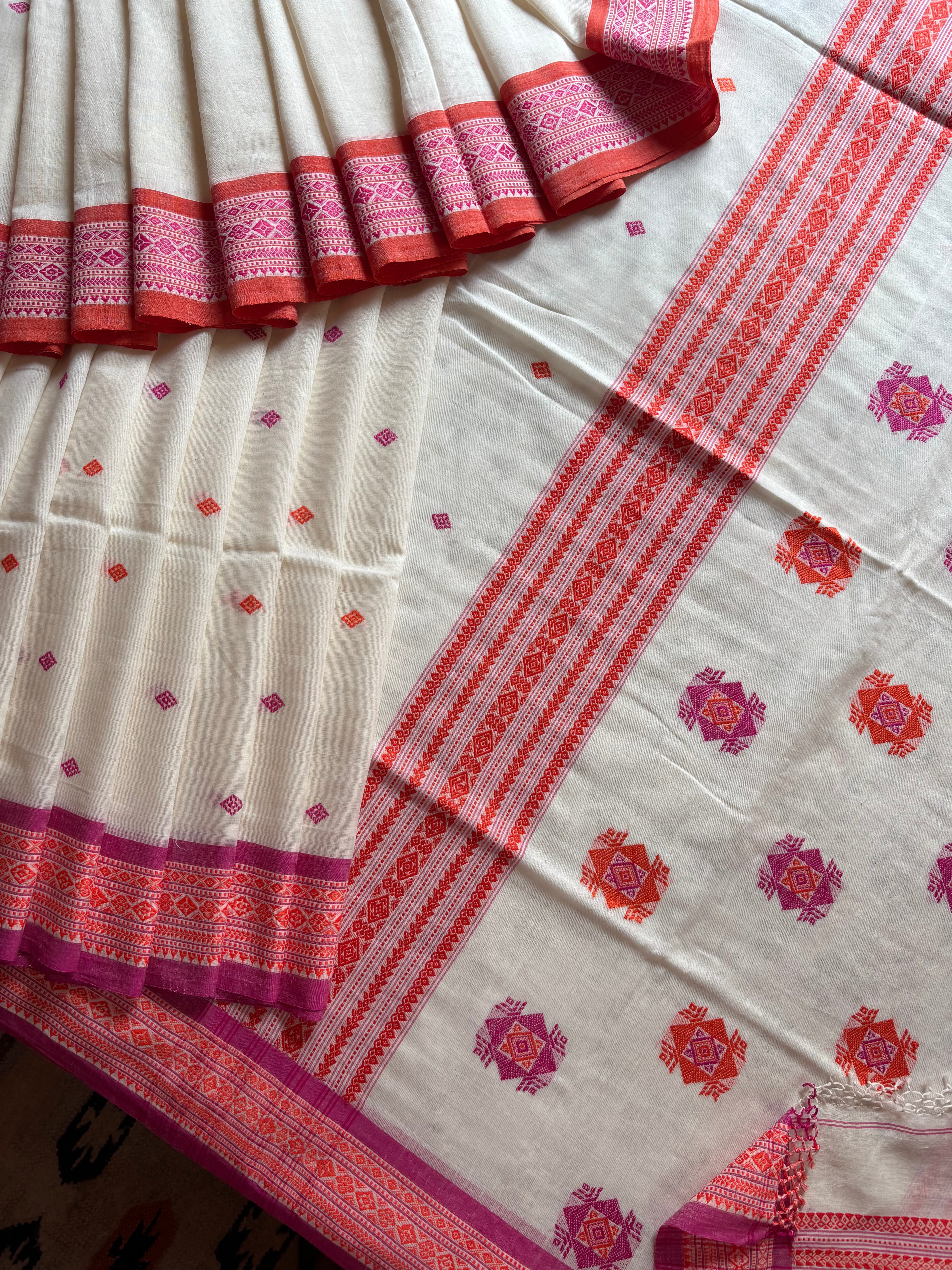 Handwoven Offwhite Phulia Cotton Saree